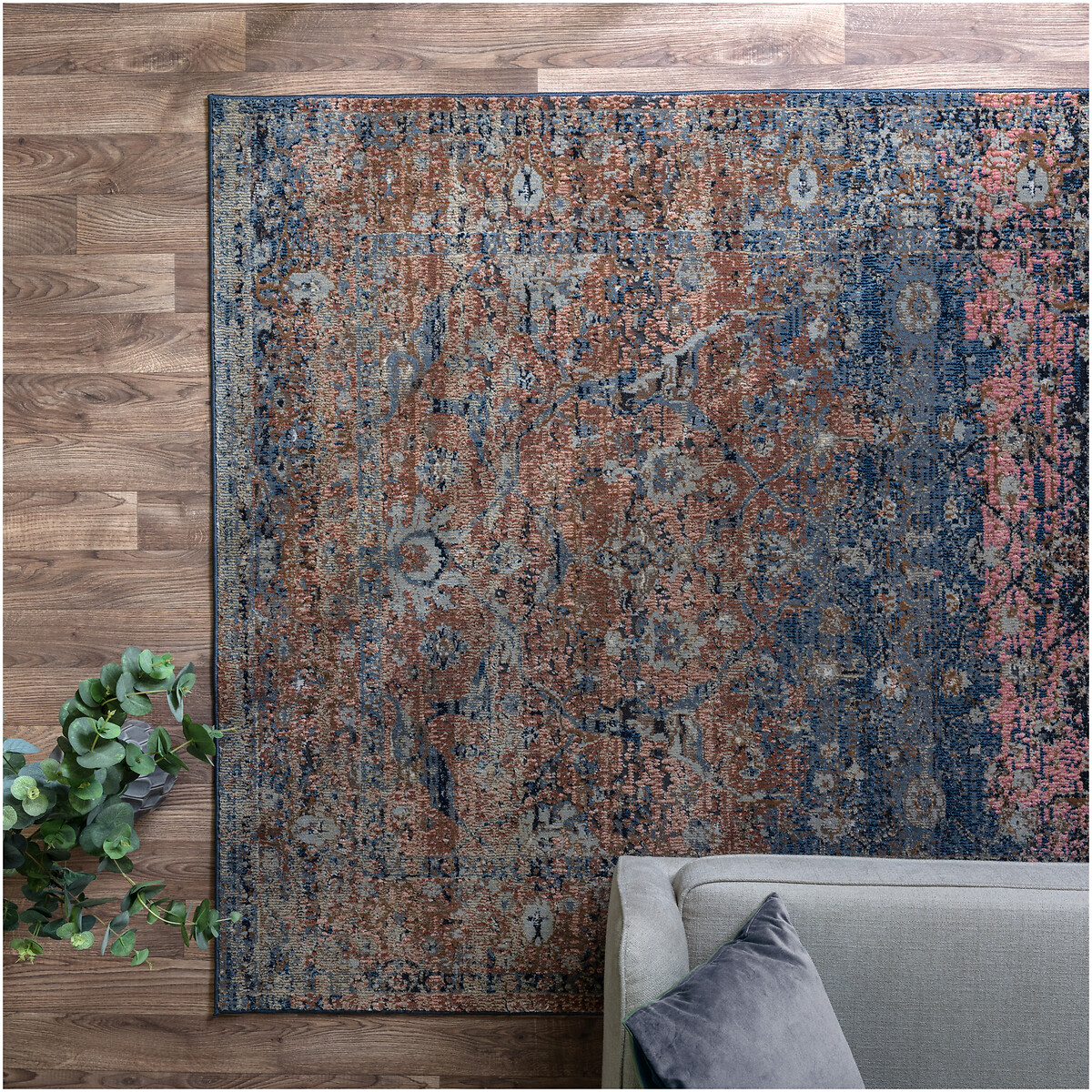 Vintage Ombre Persian Style Rug, ÉDITÉ