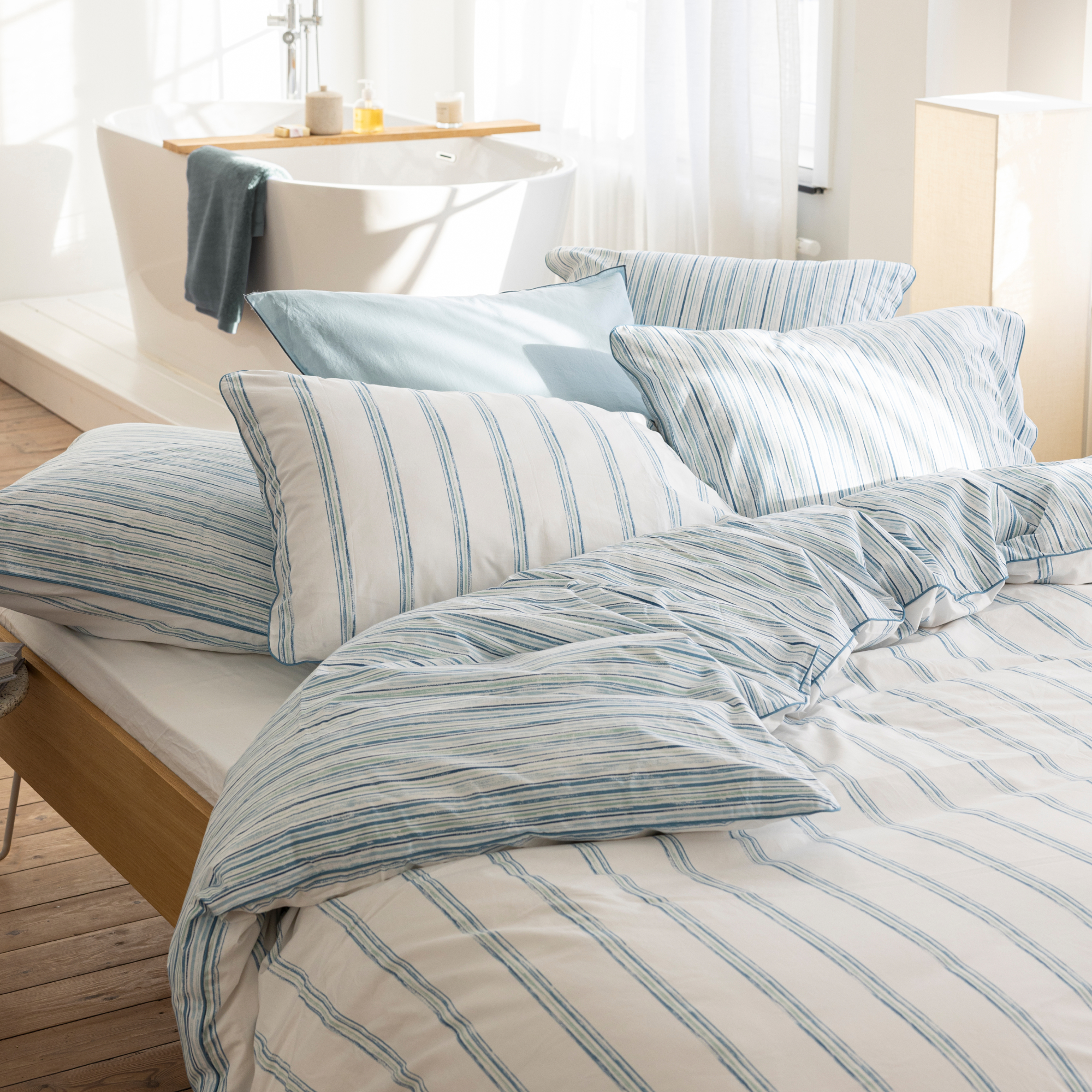 Housse de couette en percale de coton, LIGNES ÉPHÉMÈRES, BLANC CERISE