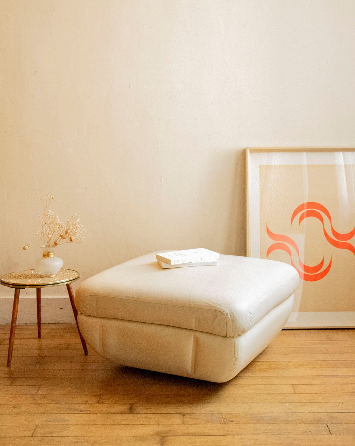 Pouf confortable en cuir beige Jean-Philippe N°95 - Bon état, DEBONGOUT