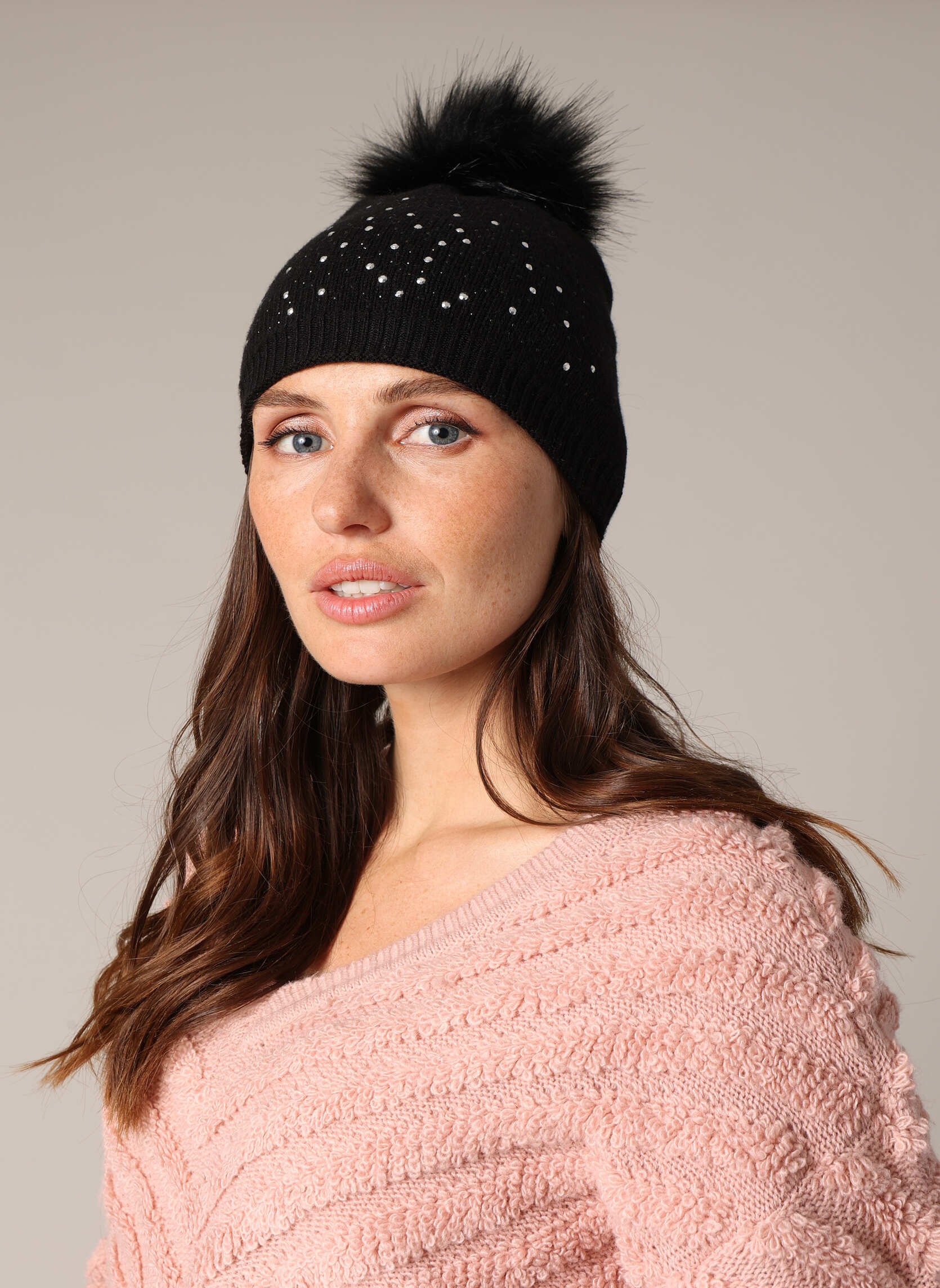 Bonnet côtelé orné de strass avec pompon imitation fourrure
PAMIA, DEELUXE