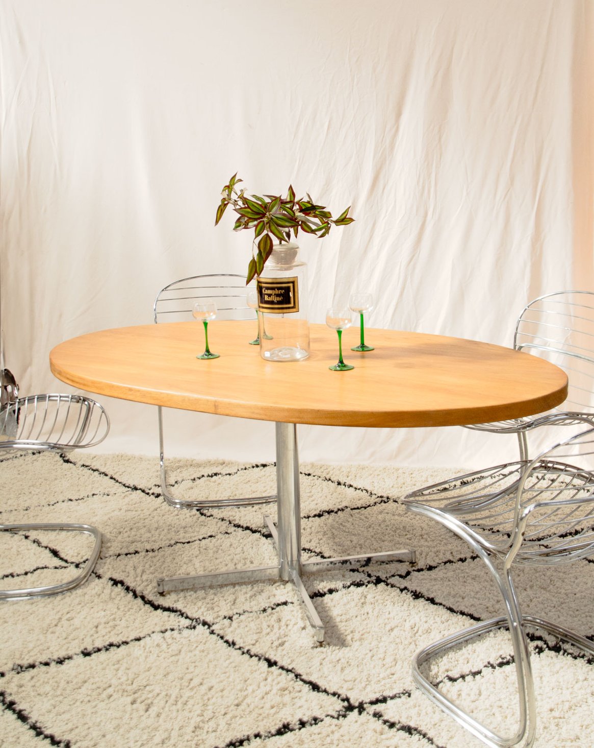 Table à manger ovale en chêne et métal chromé Karla N°1315 - Bon état, DEBONGOUT