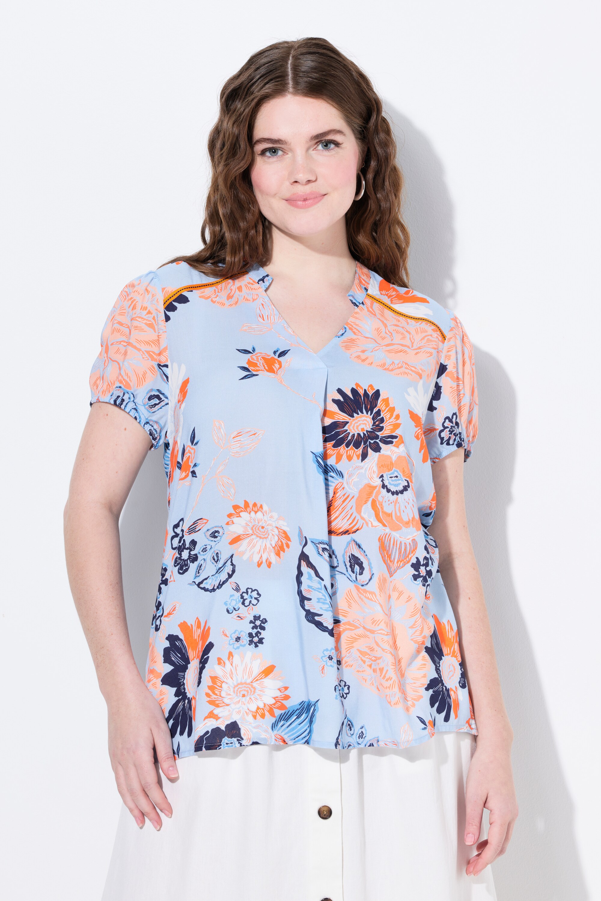 Blouse à fleurs. Manches courtes. Petit col, ULLA POPKEN