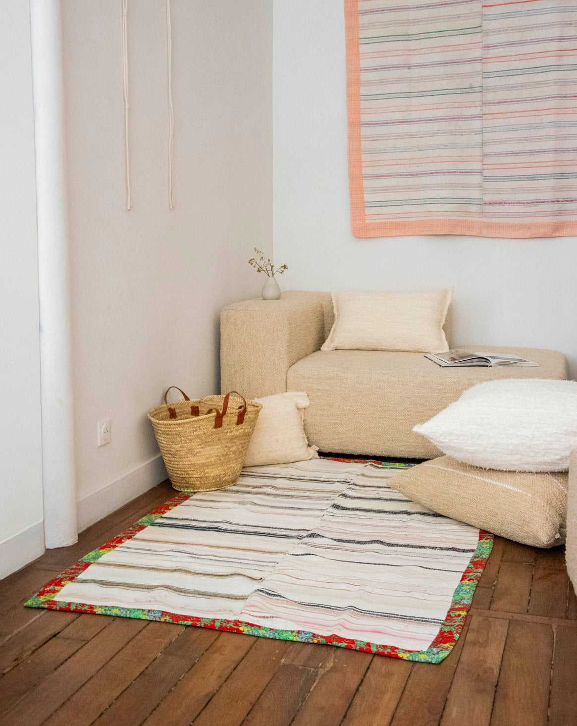 Tapis au rebord à motifs Olivier N°129 - Bon état, DEBONGOUT