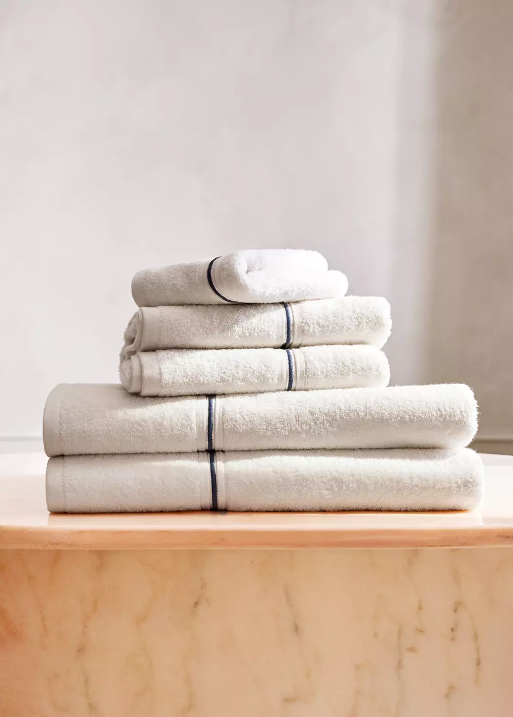 Serviette de toilette en coton feston brodé, MANGO HOME