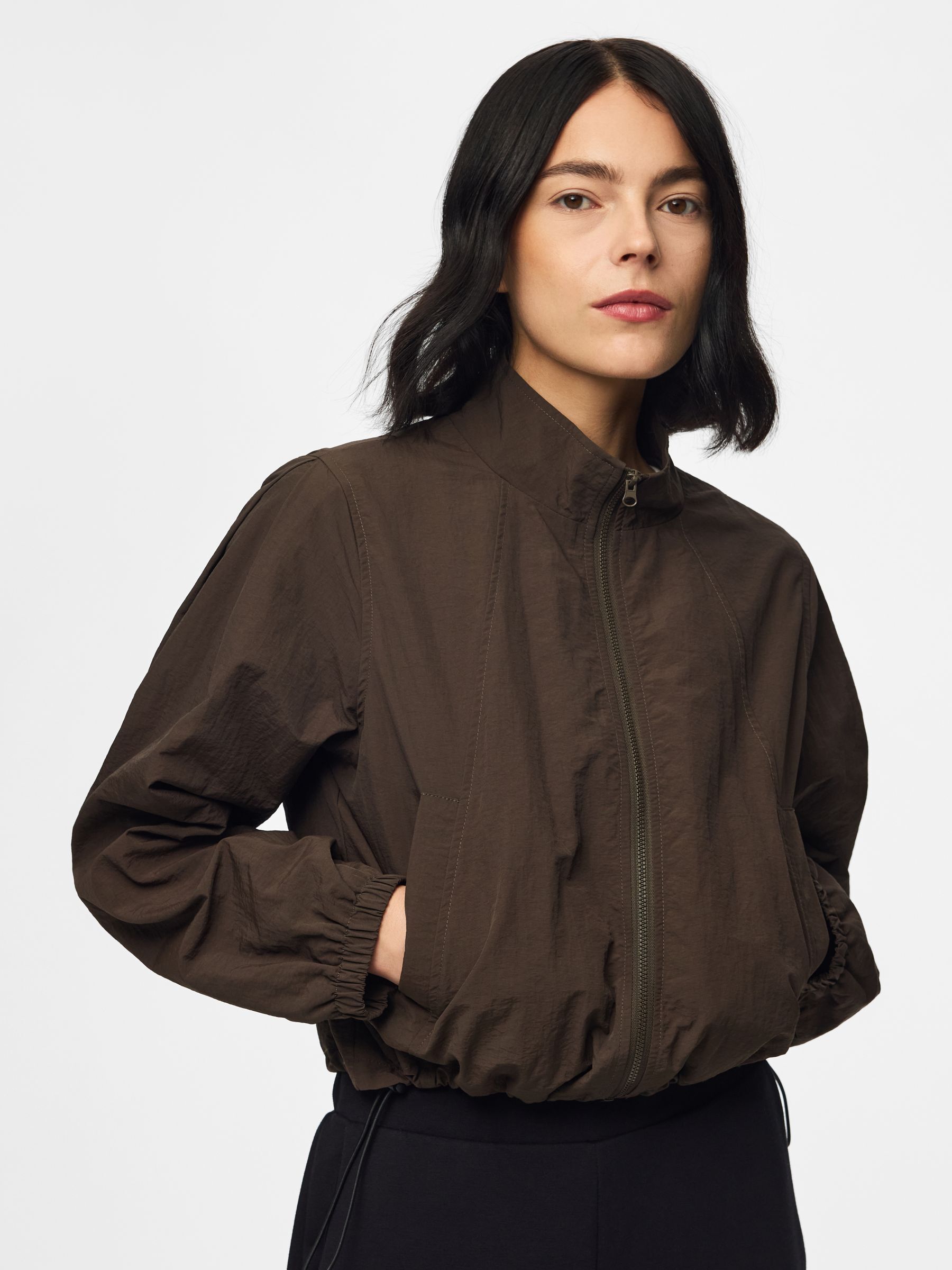 Veste, PIECES