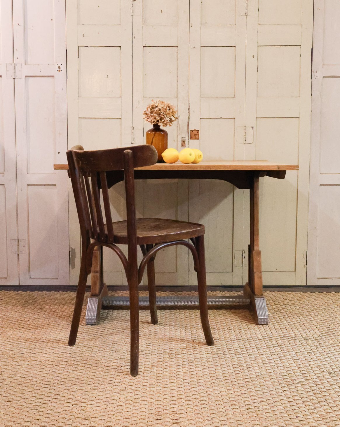 Table à manger bistro en bois Denise N°87 - Bon état, DEBONGOUT