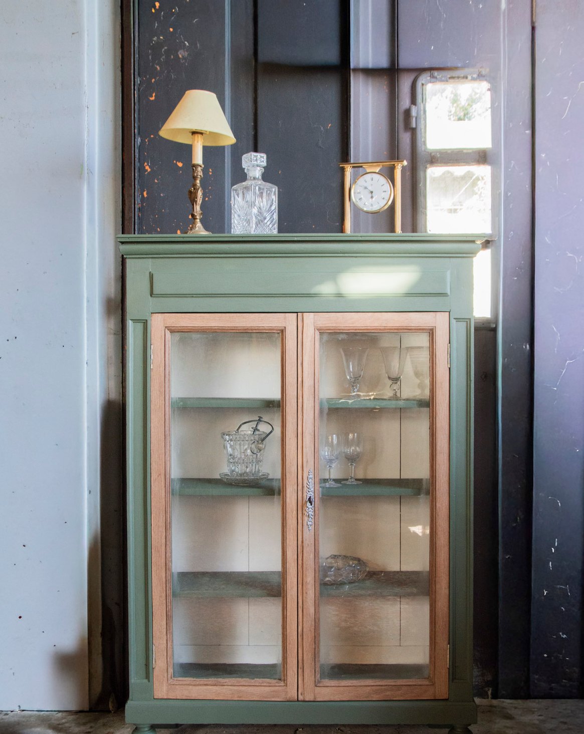 Petite vitrine en bois Victoria N°176 - Bon état, DEBONGOUT