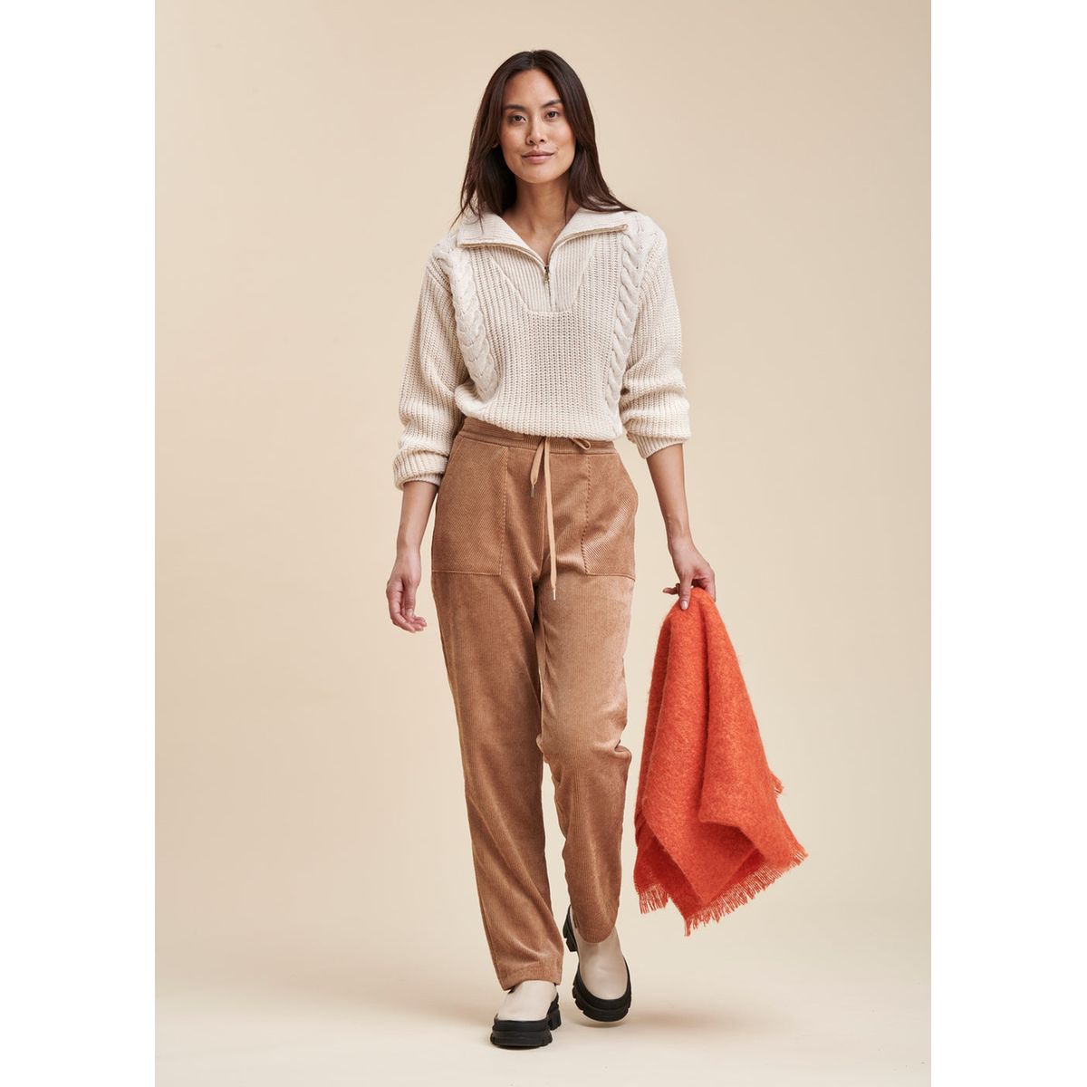 Pantalon velours coupe carotte beige La Fee Maraboutee La Redoute