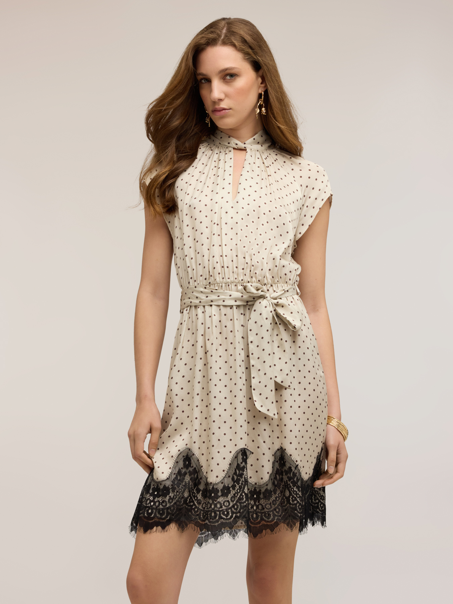 Robe à pois avec dentelle, MOTIVI