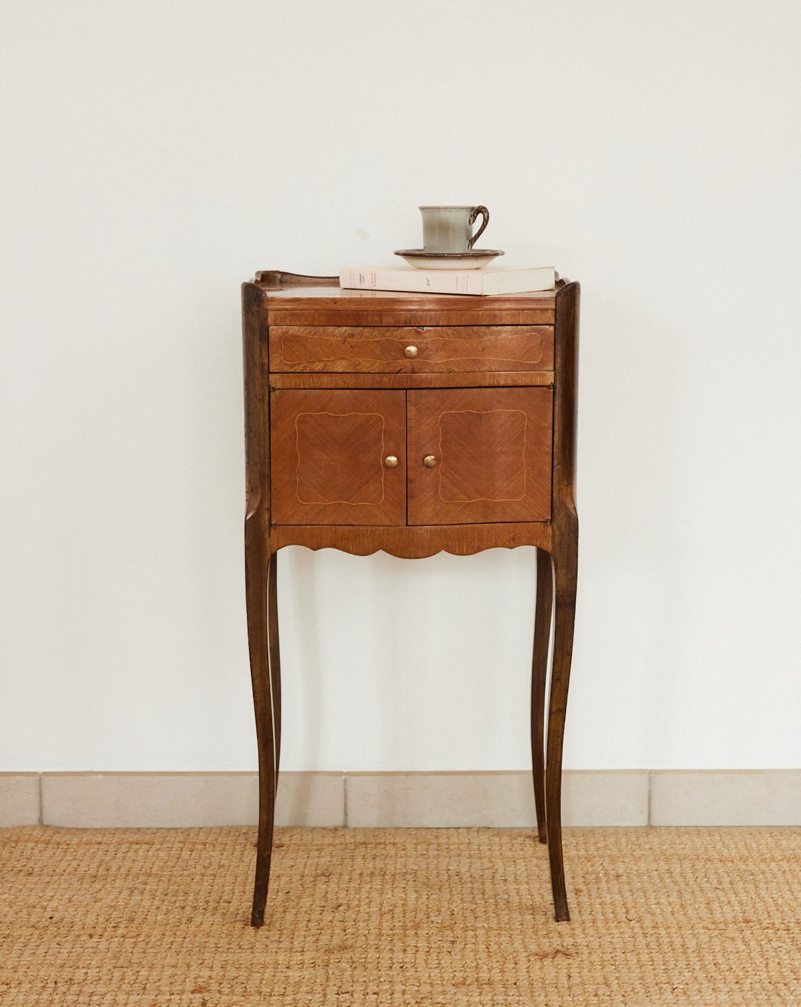 Table de chevet en bois Odile N°1623 - Bon état, DEBONGOUT