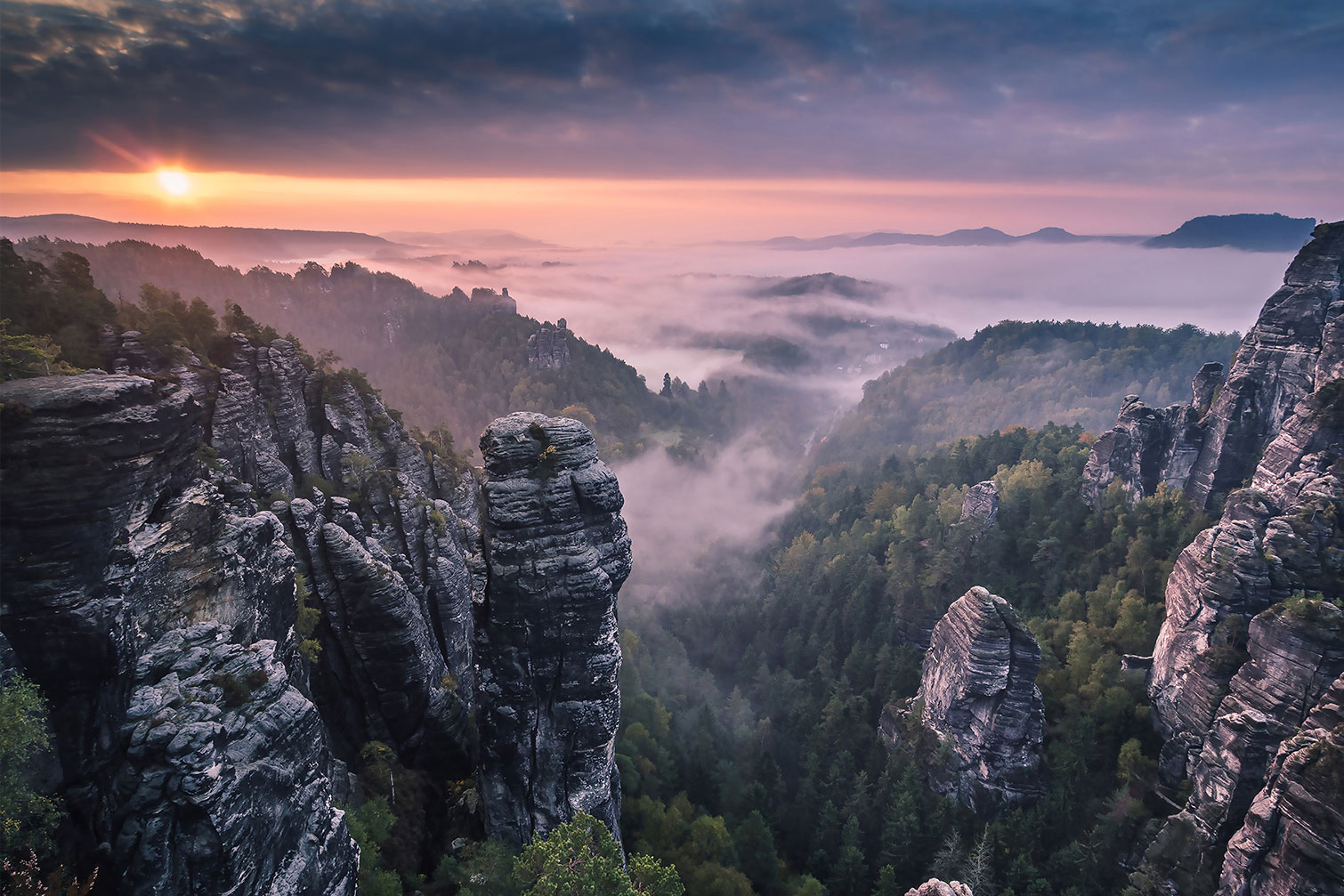 Tableau sunrise on the rocks, HEXOA