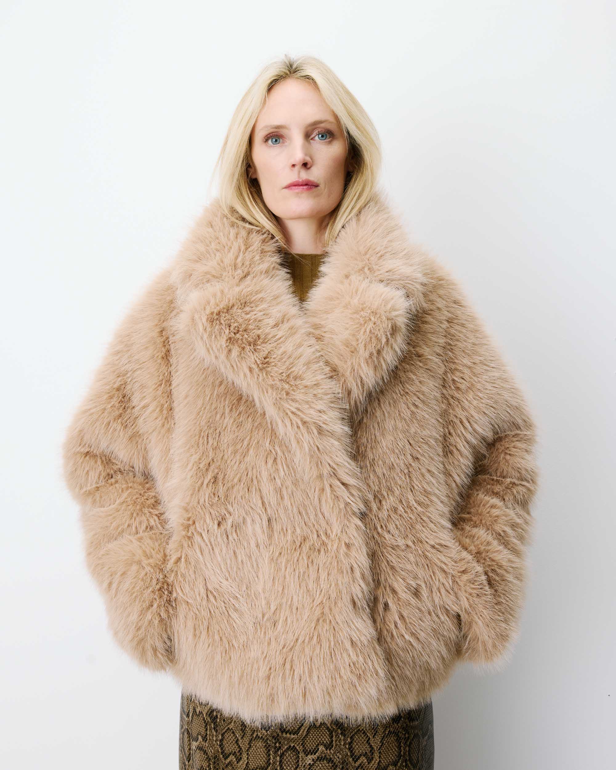 Manteau Imitation fourrure croisé beige Amy, GRACE & MILA