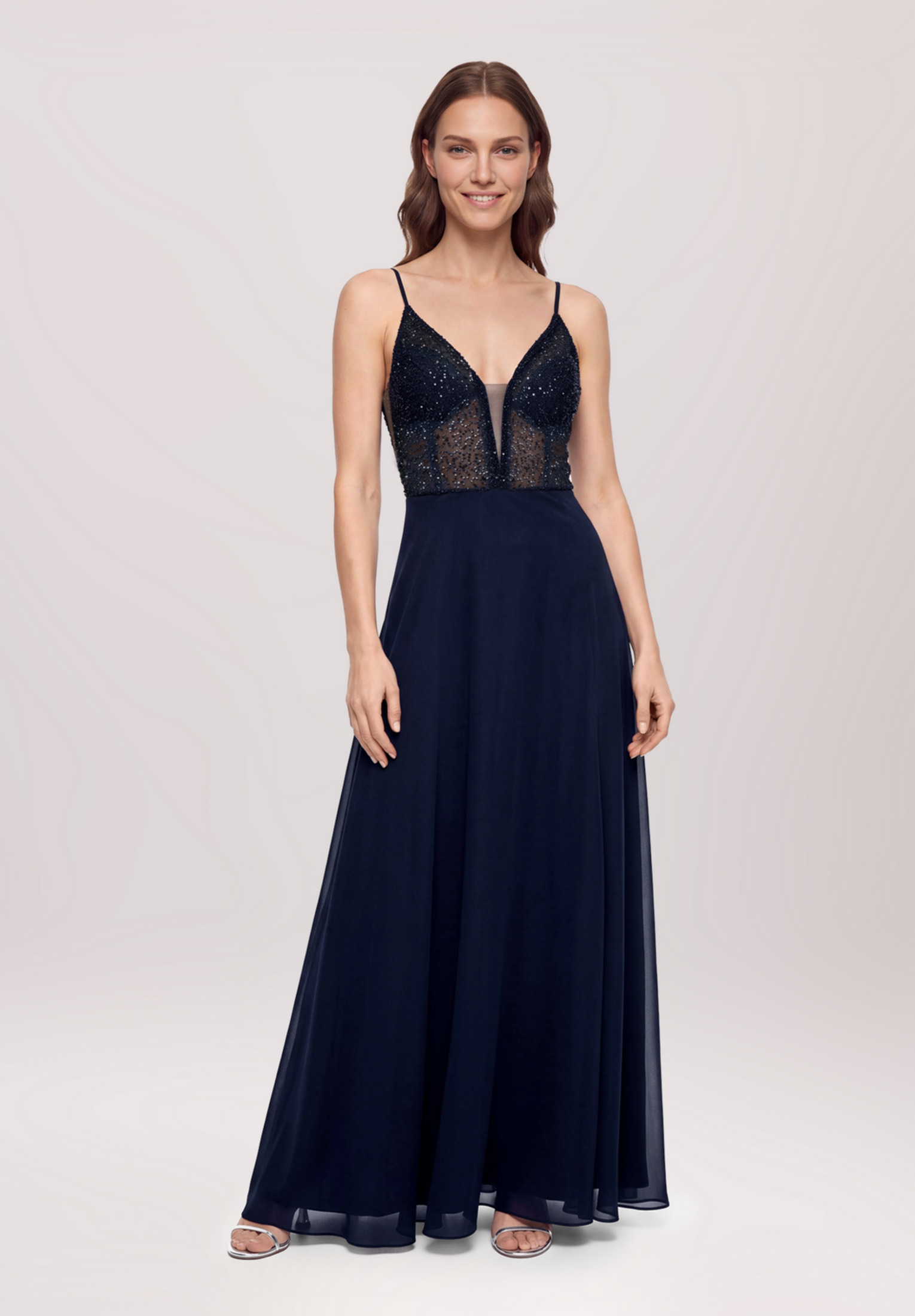 Robe de soirée à broderies, VERA MONT