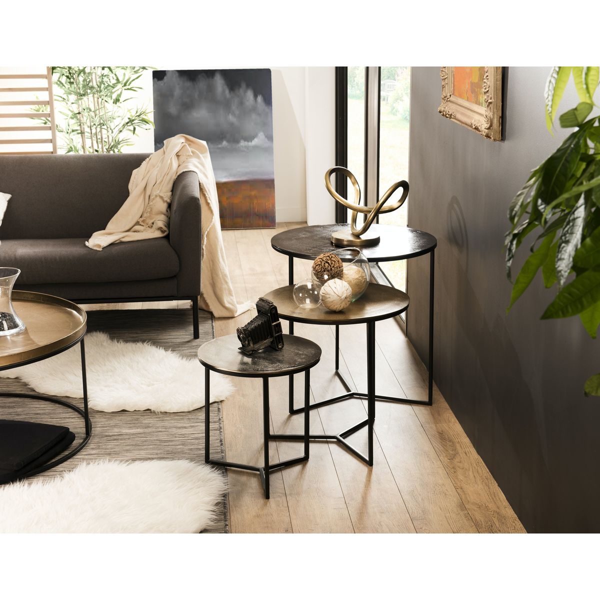 JONAS - Table d'appoint carrée aluminium doré et noir pieds métal