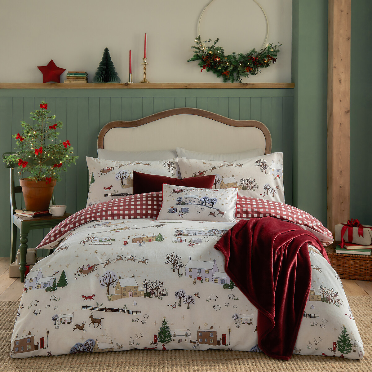 Cotswolds Christmas Printed Reversible Duvet Cover and Pillowcase Set, FURN.