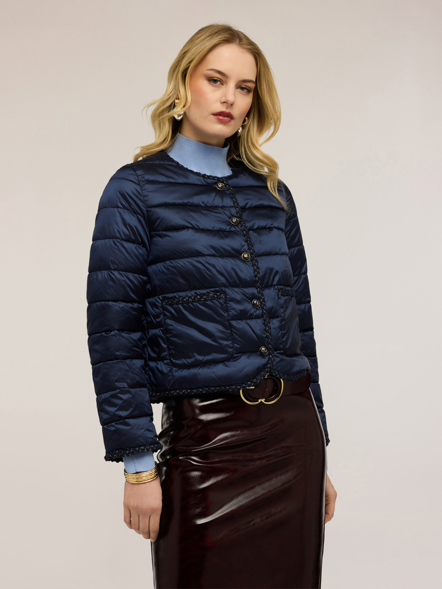 Veste matelassée légère avec passementerie, MOTIVI
