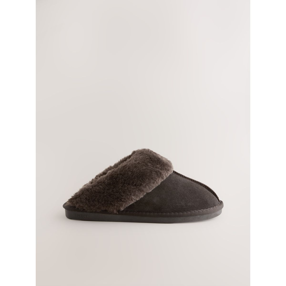 Chaussons en daim doublés de imitation fourrure, NEXT