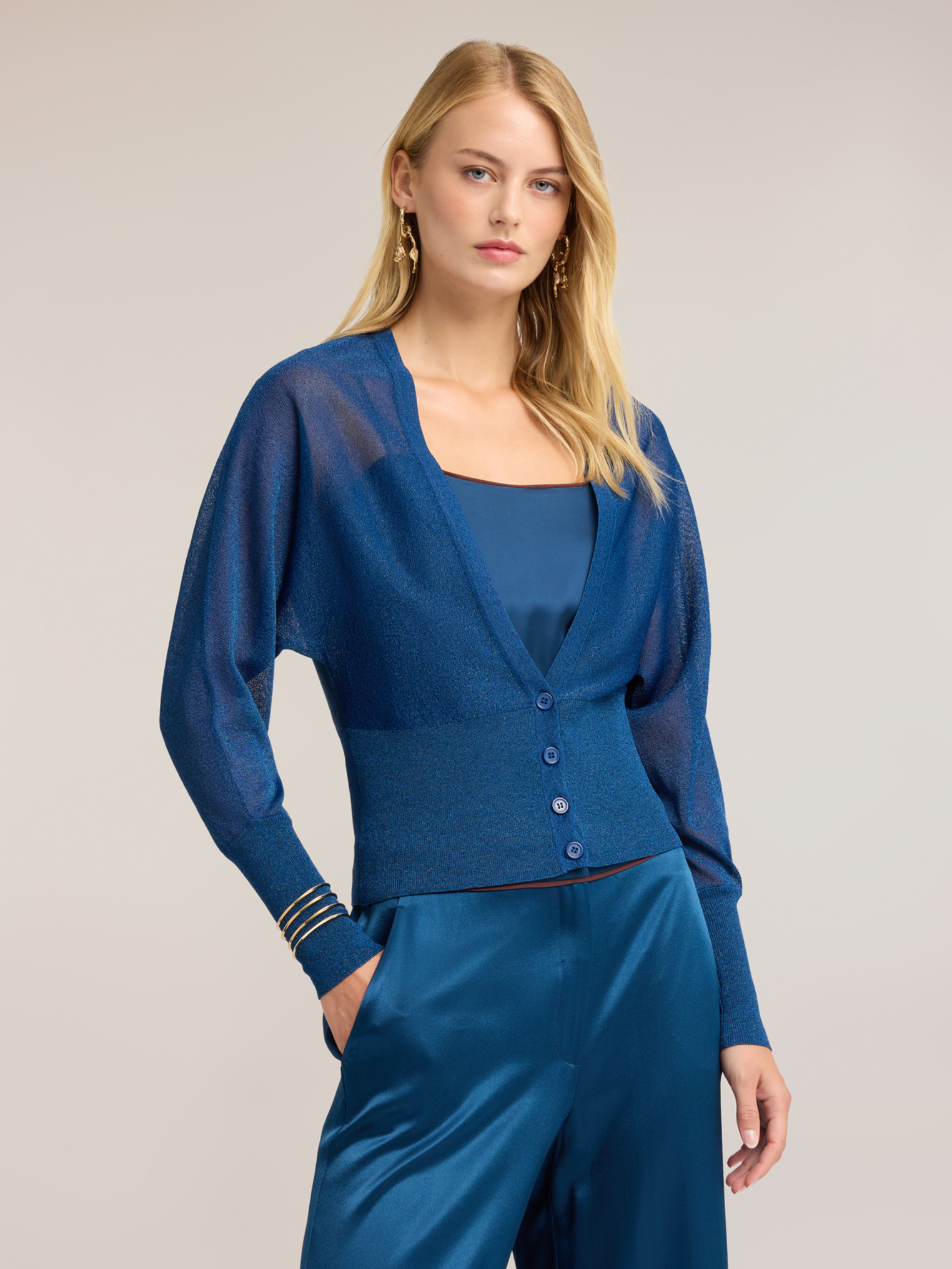Cardigan fil textile, MOTIVI