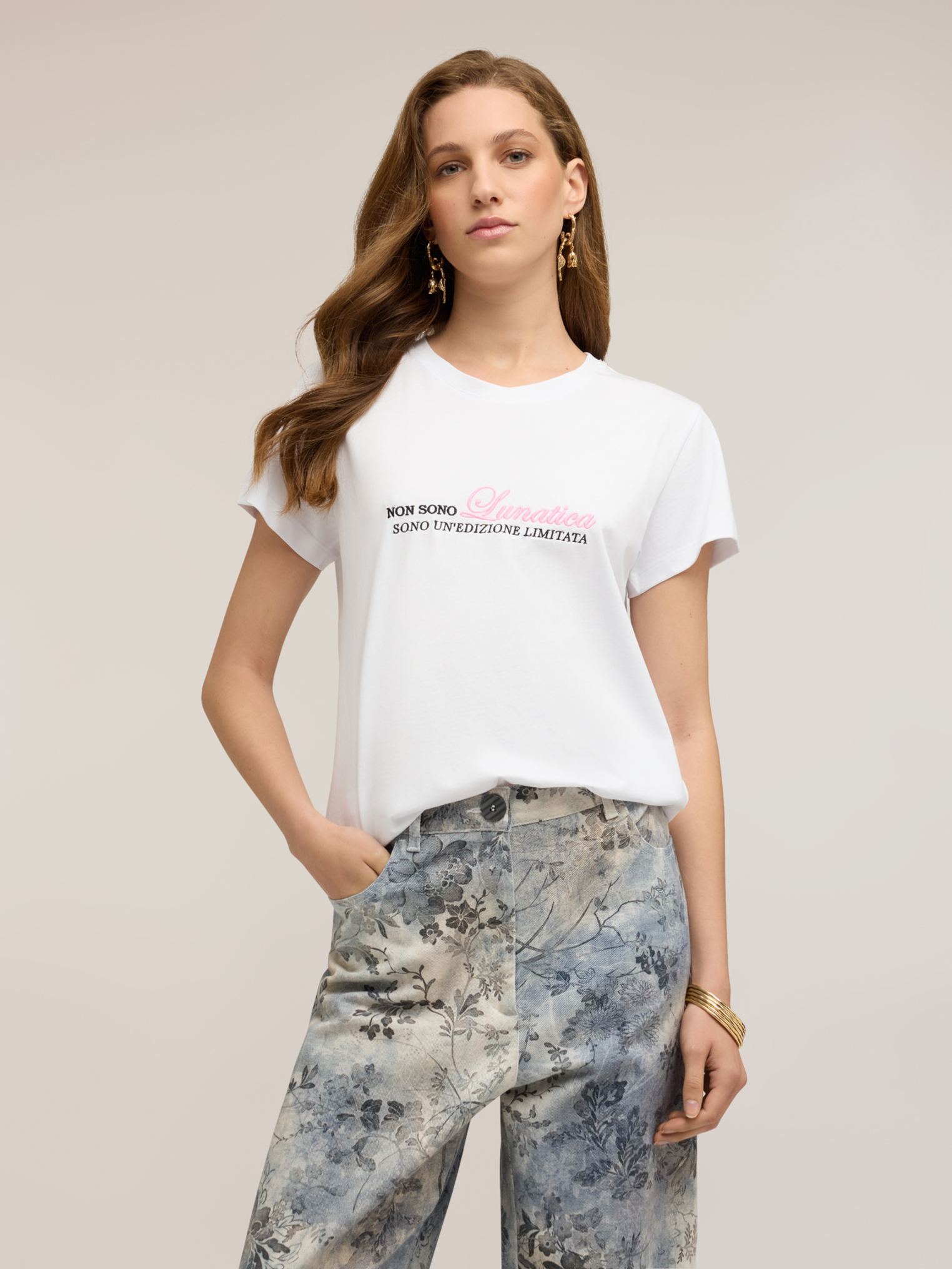 T-shirt avec inscription brodée, MOTIVI