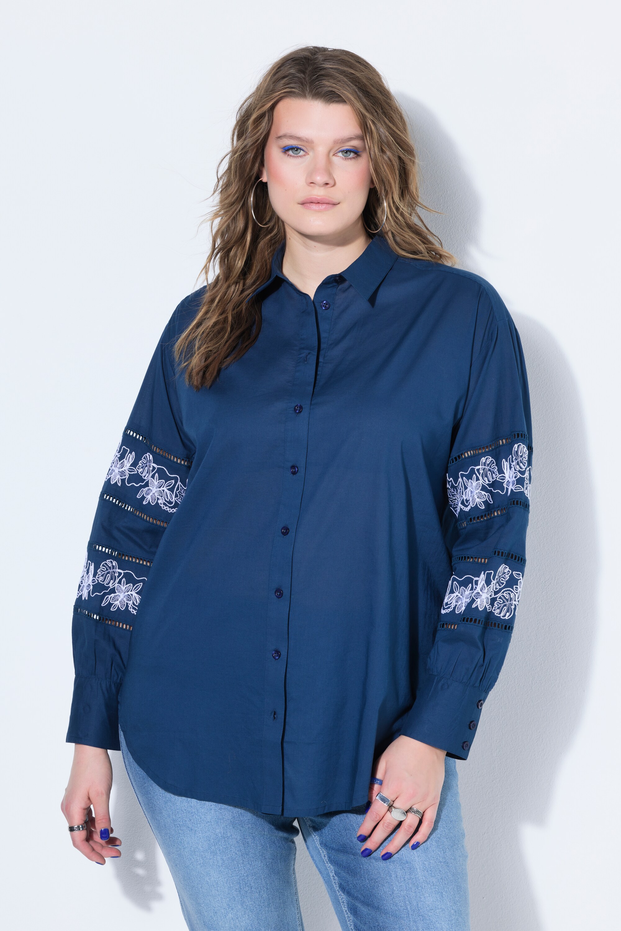 Chemisier rayé oversize, dentelle aux manches, STUDIO UNTOLD