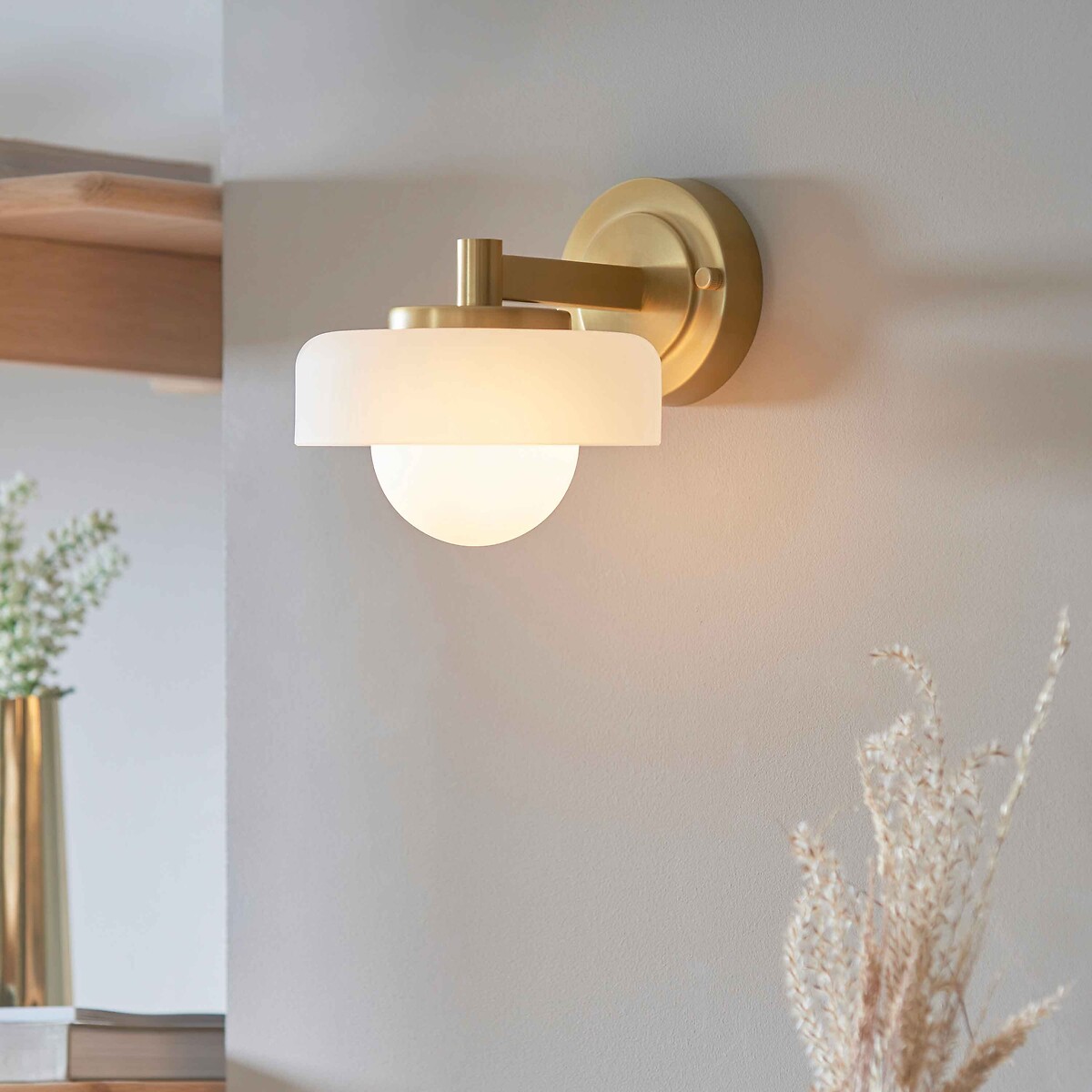 Bellamy Opal Glass Wall Light, ÉDITÉ