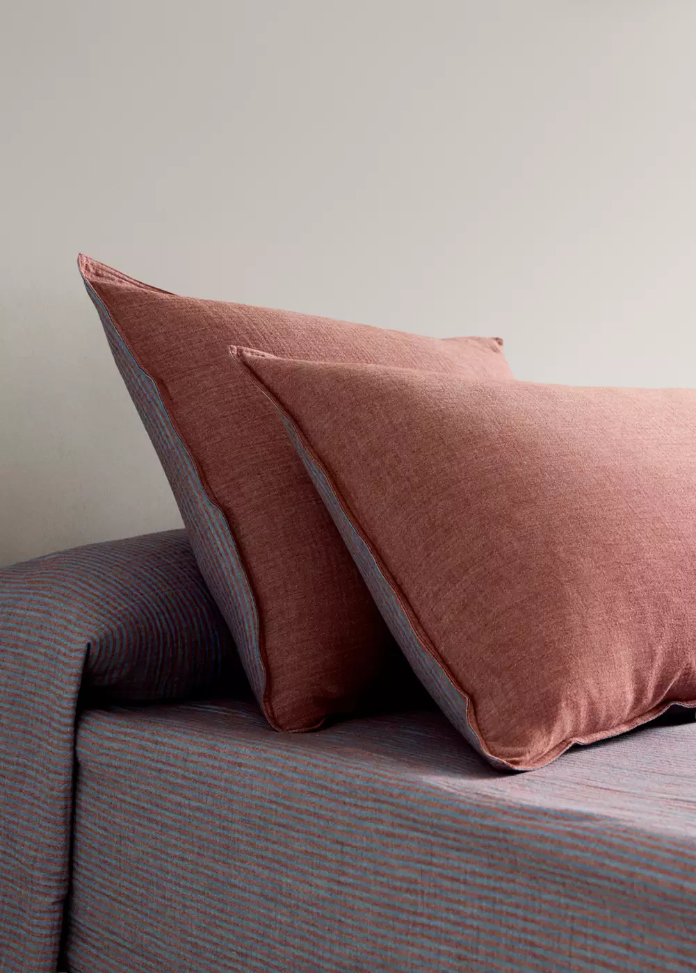 Deux taies d'oreiller en coton mousseline rayures réversibles 50x75 cm, MANGO HOME
