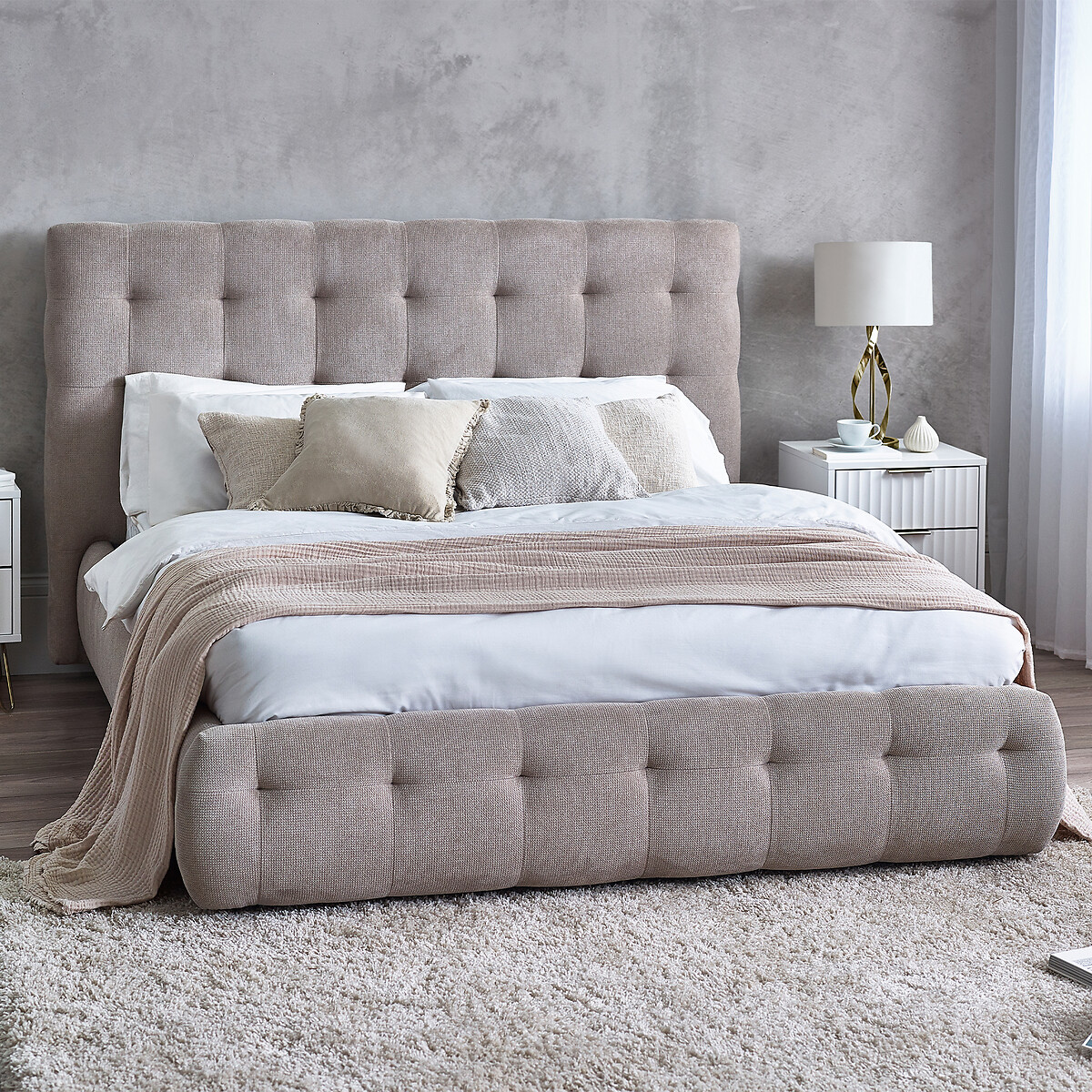 Celeste Buttoned Bed, SO'HOME