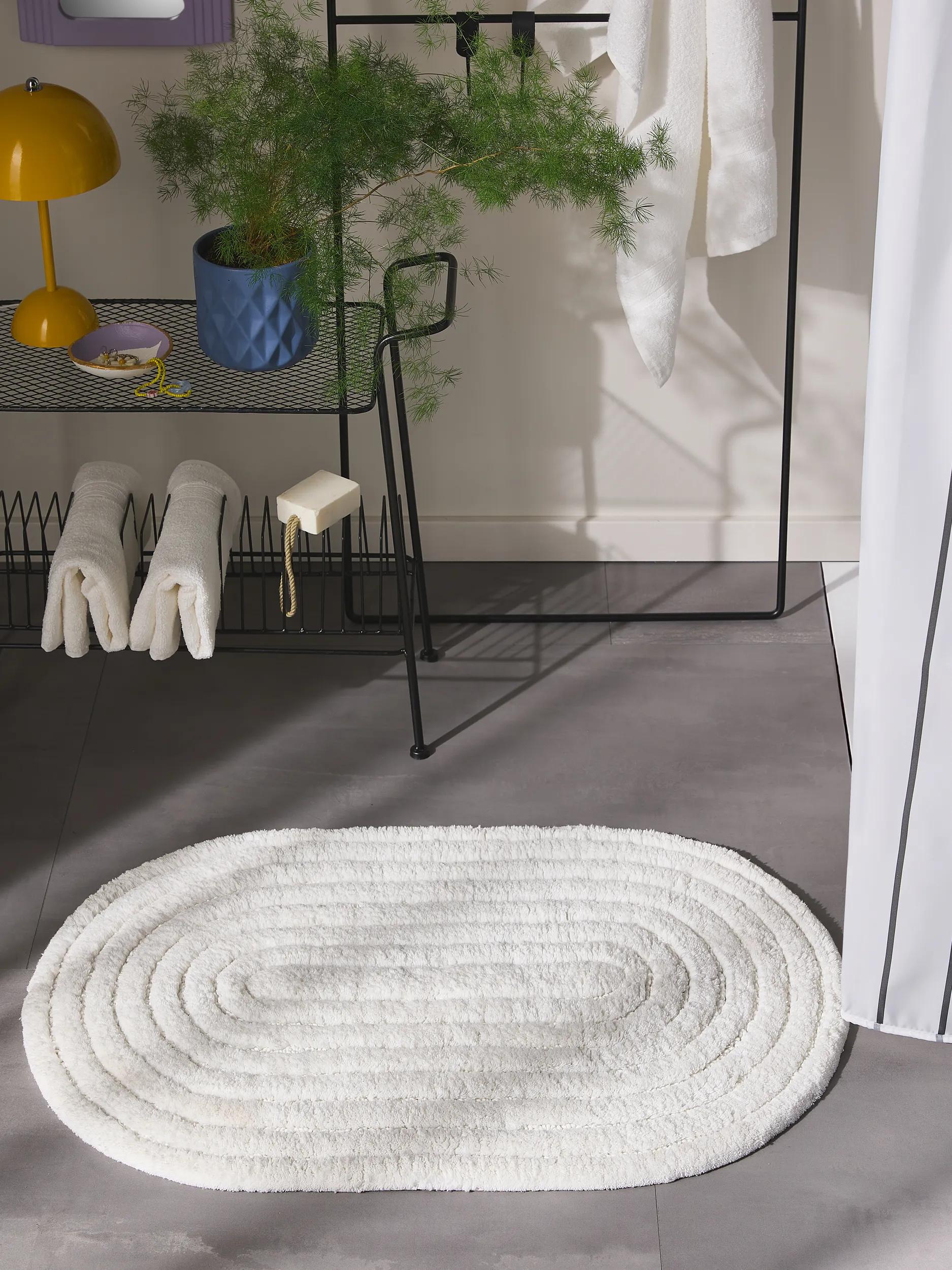 Tapis de bain ovale tufté main NIA, BENUTA
