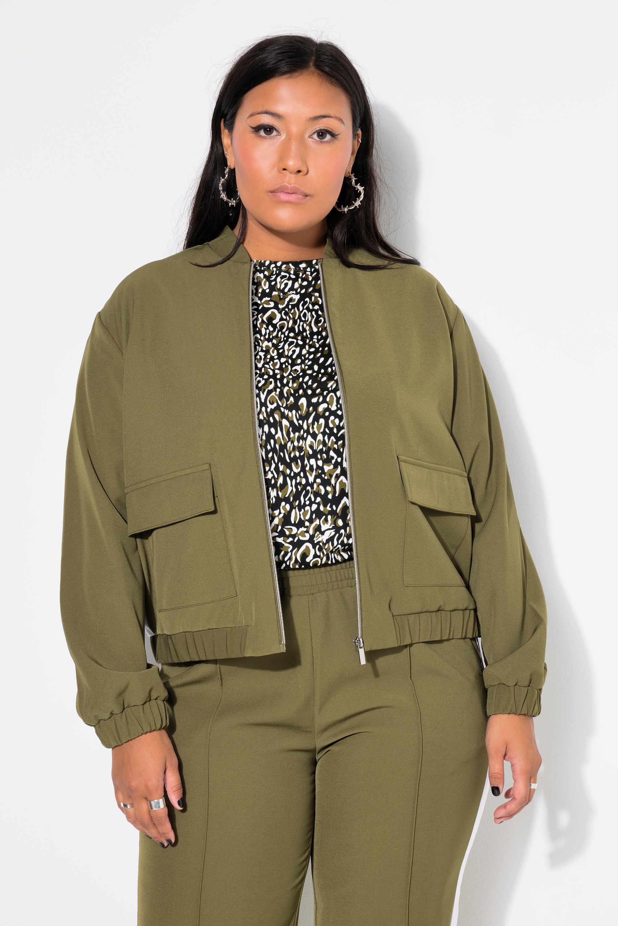 Blouson court. Manches longues et amples., STUDIO UNTOLD