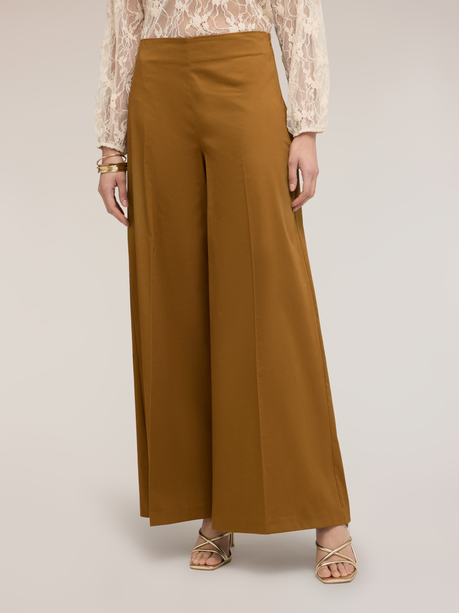 Pantalon palazzo, MOTIVI