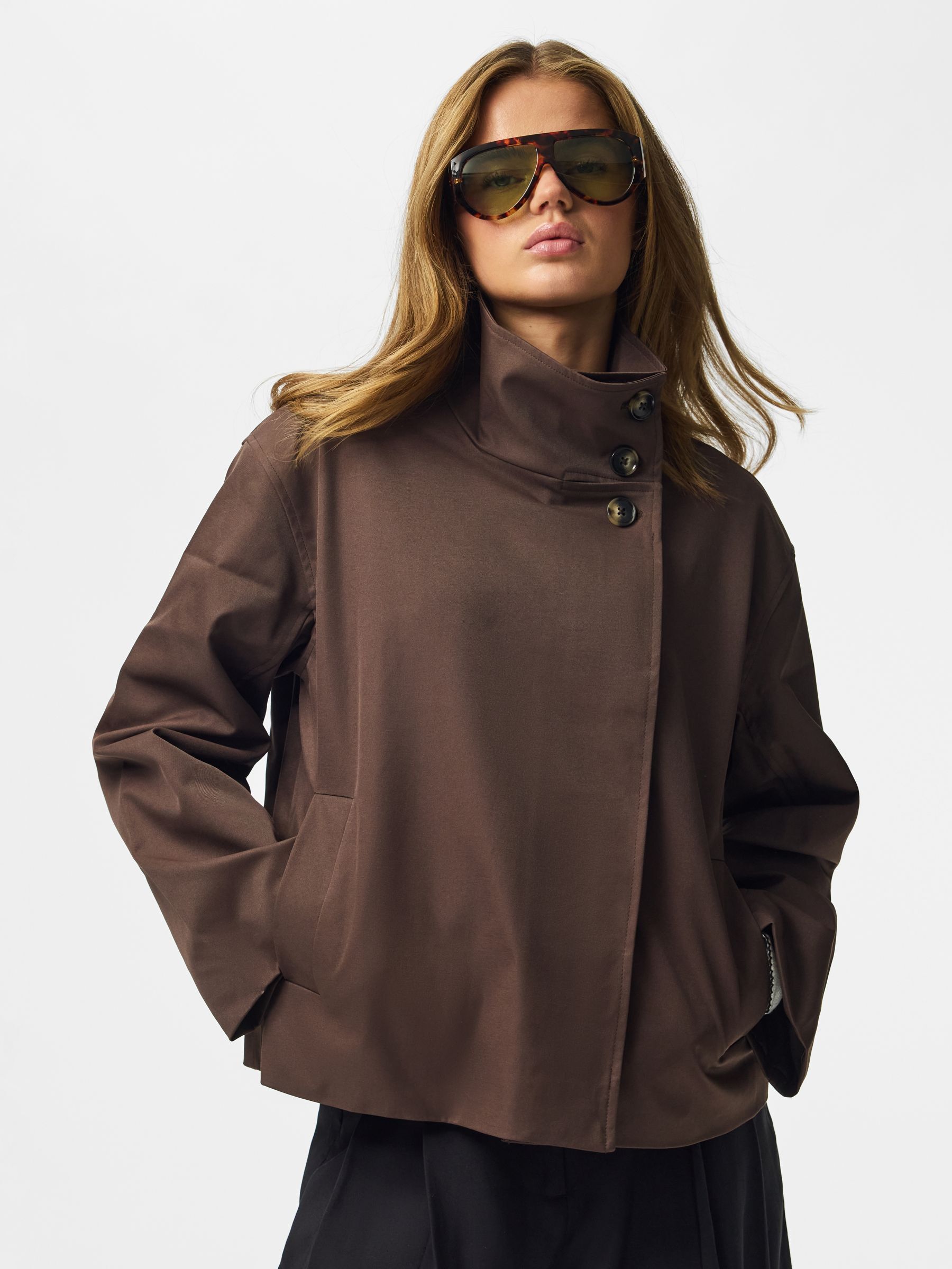 Veste, PIECES