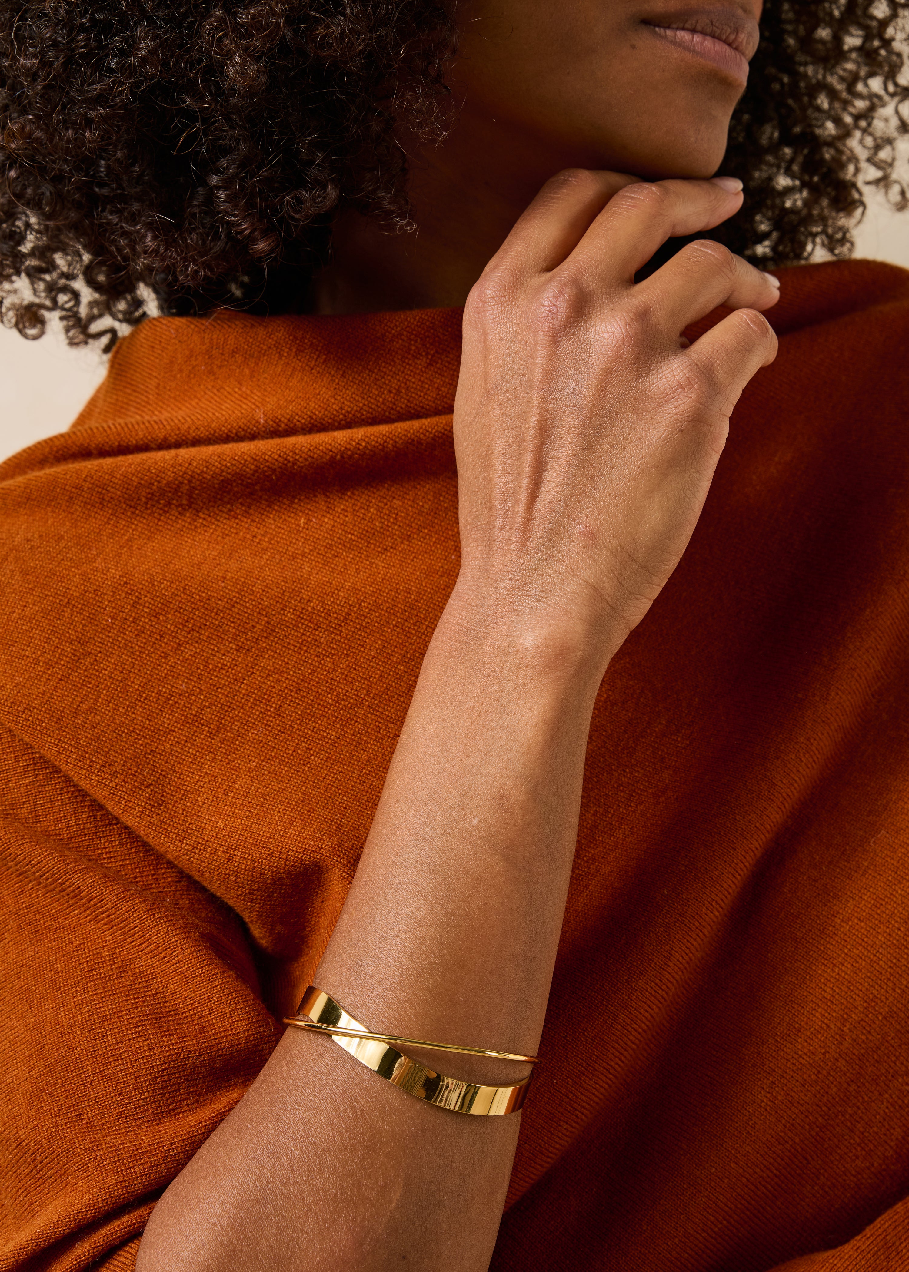 Bracelet jonc tour de poignet en acier jaune, LA FEE MARABOUTEE