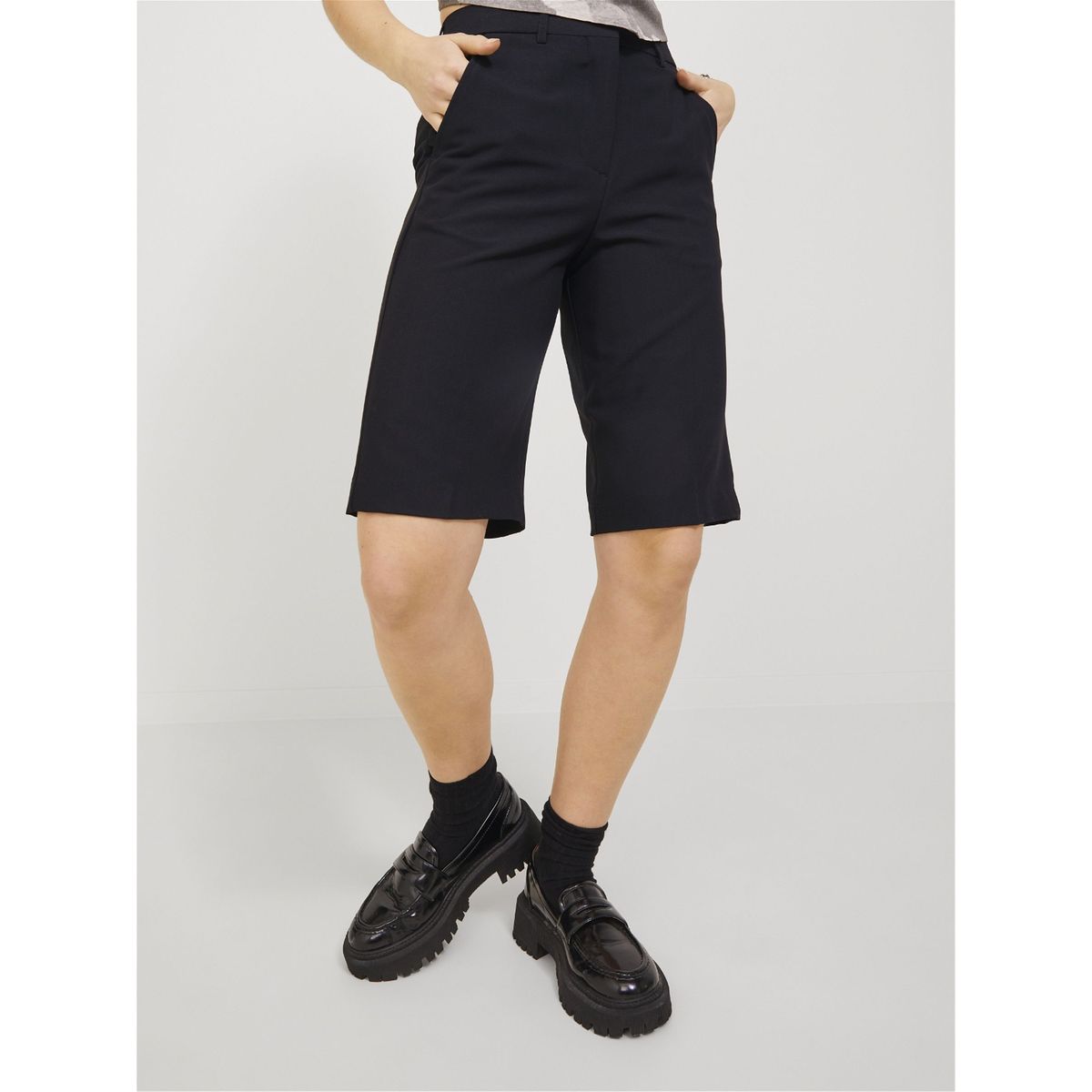 Short online noir classe