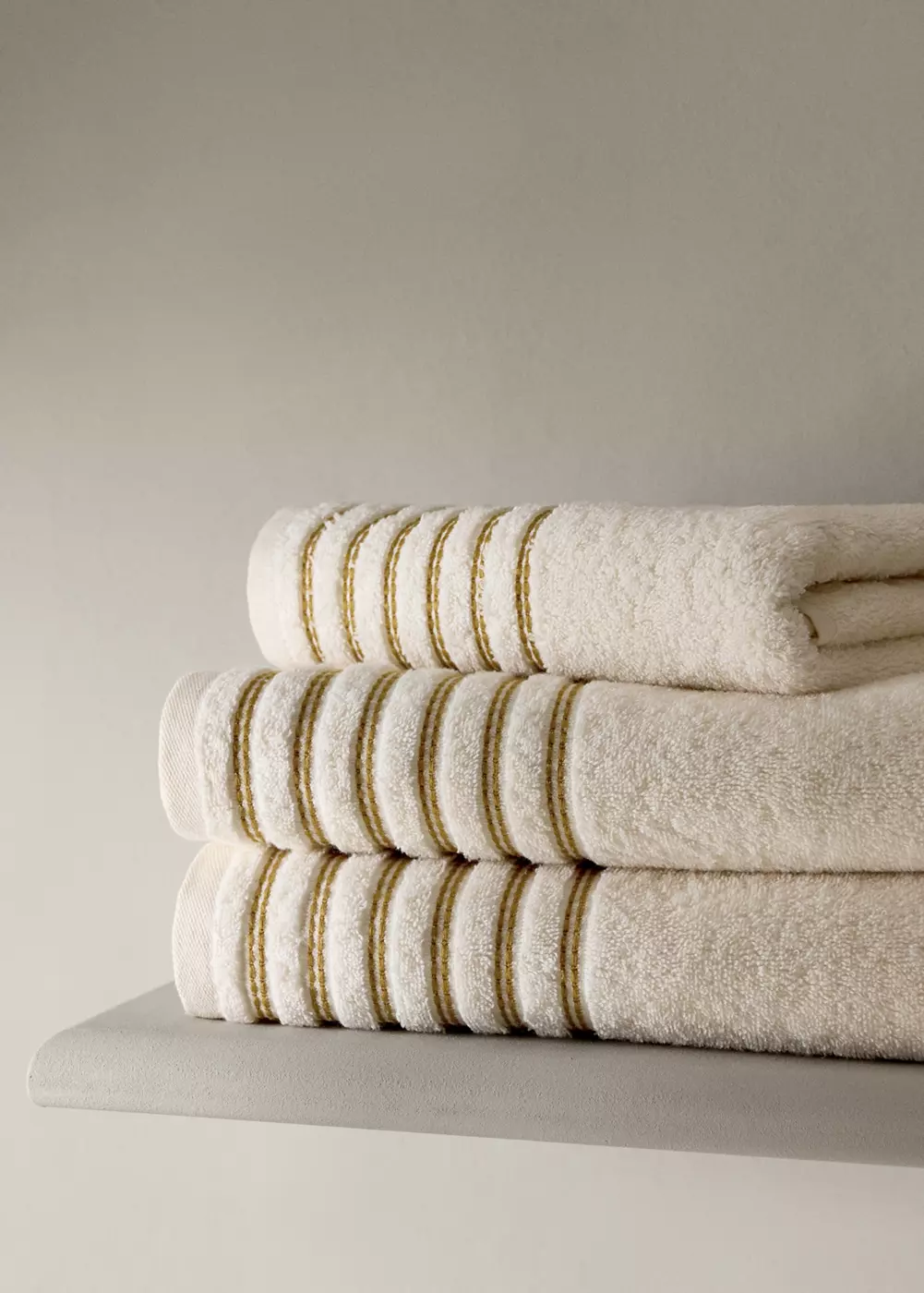 Drap de bain en coton avec détail contrasté, MANGO HOME