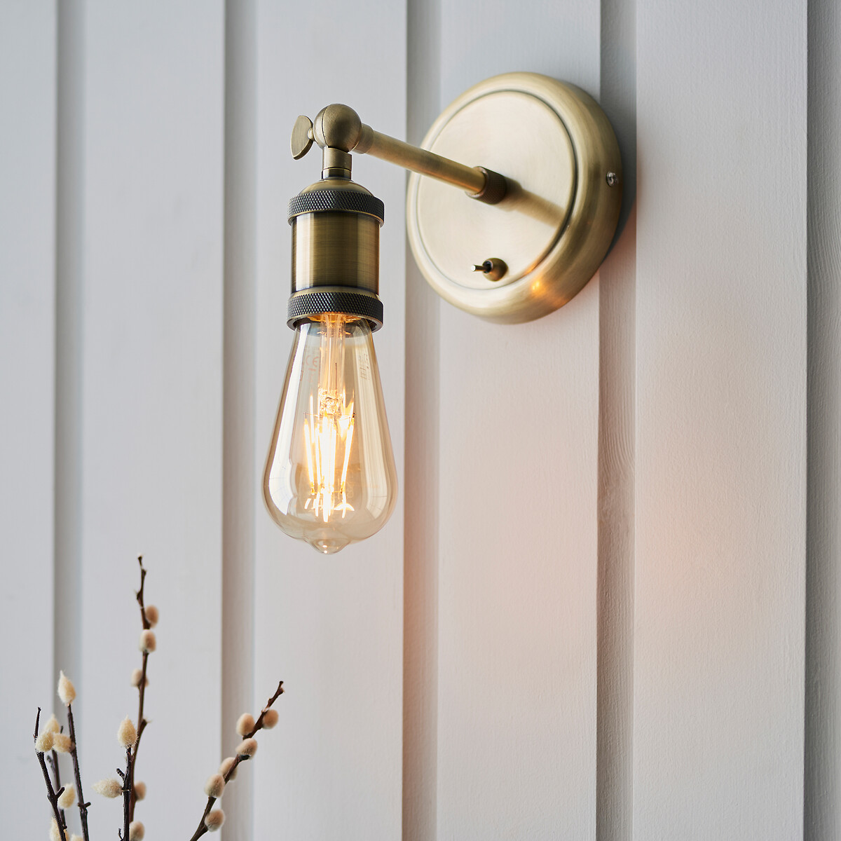 Halle Industrial Wall Light in Brass, ÉDITÉ