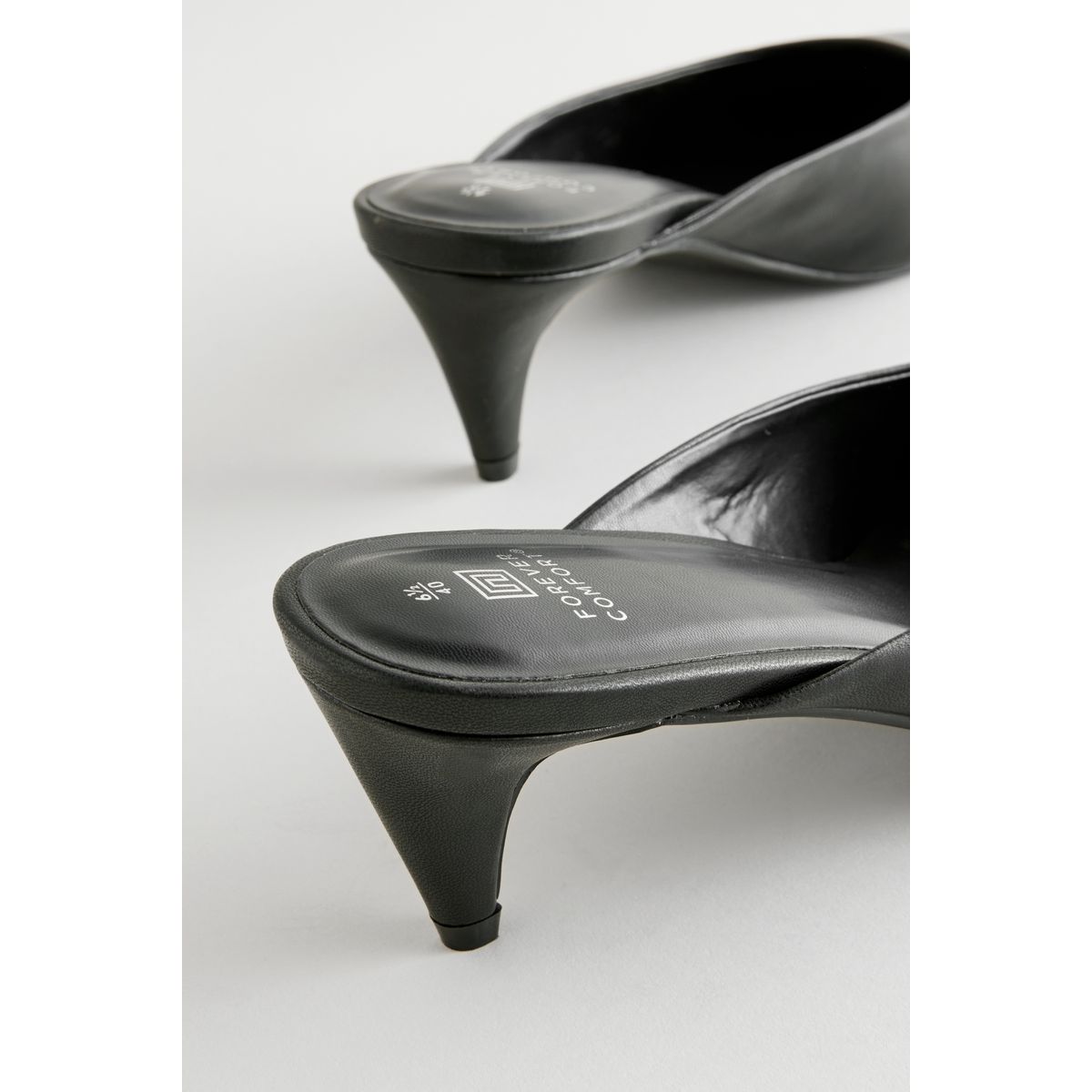 Mules Noires Bijoutées NEXT - Taille 8/41, Talons Hauts, Occasion