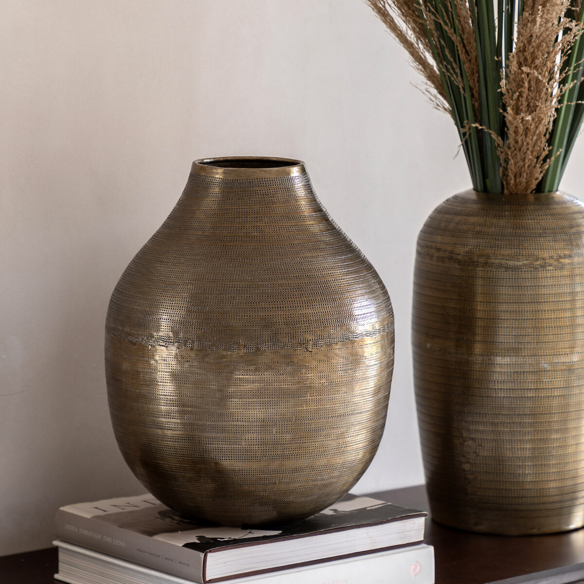 Zahara 36cm Hammered Metal Vase, ÉDITÉ