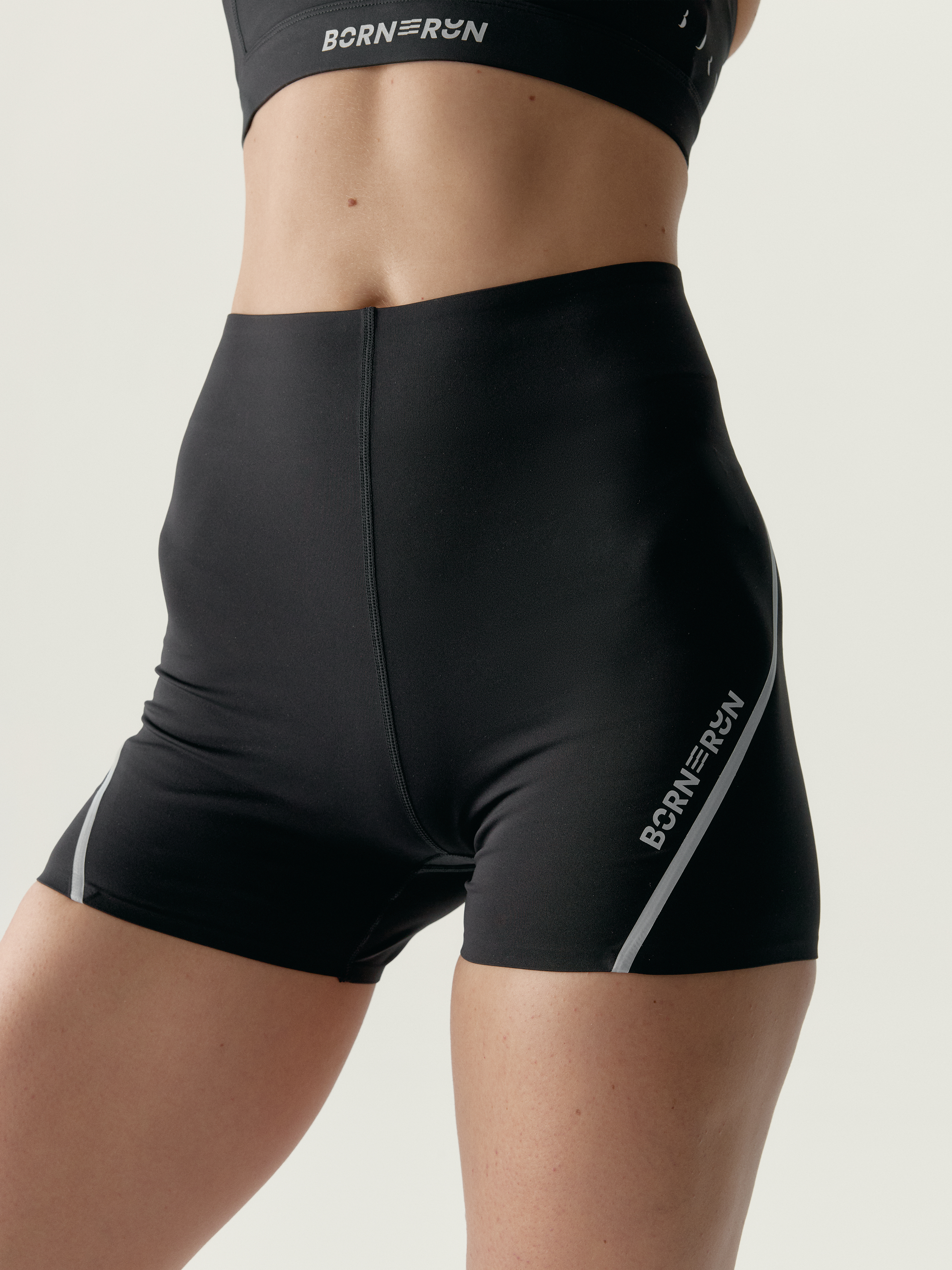 Short de sport femme Luna Run Détails réfléchissants, BORN