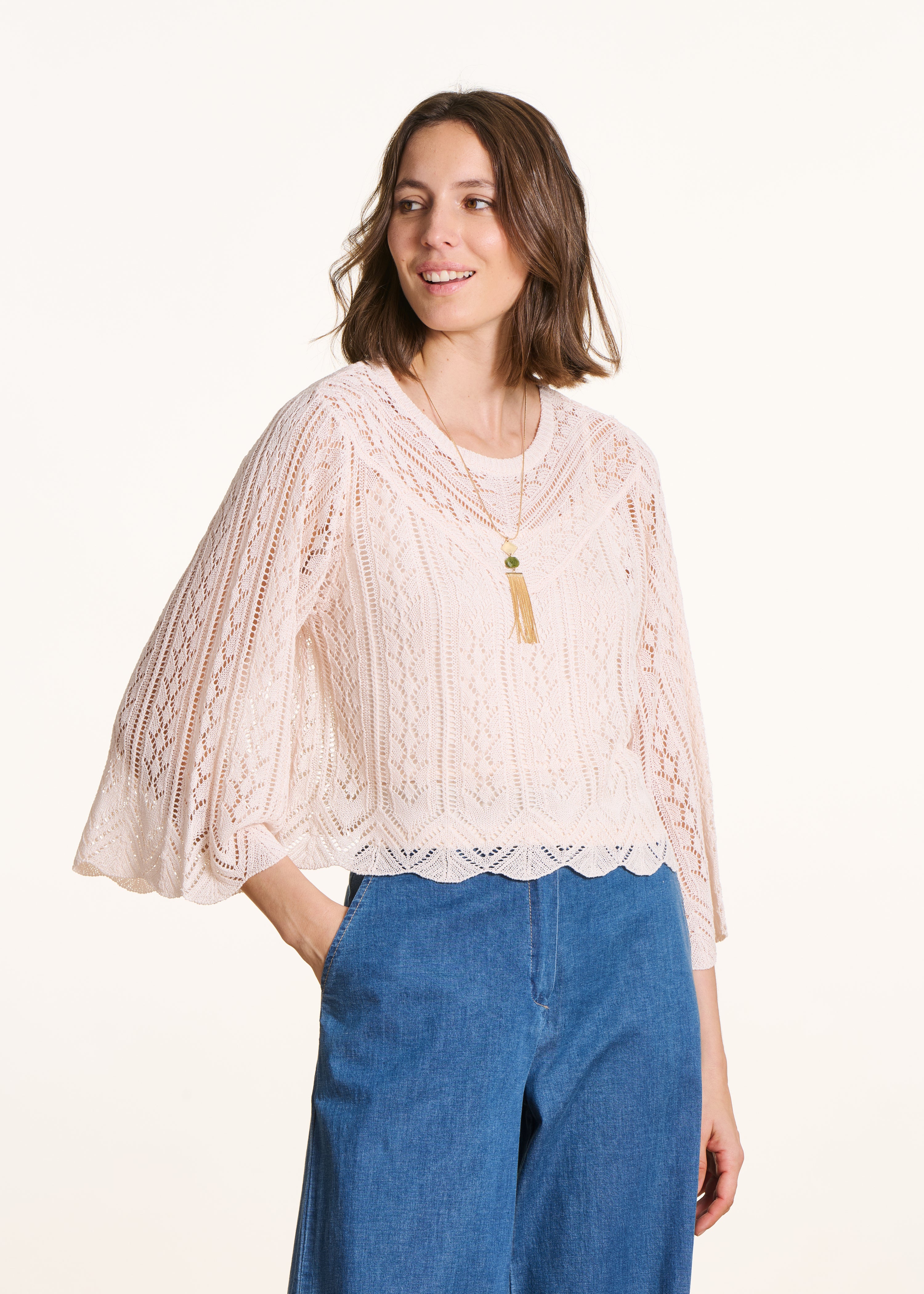 Pull court en maille fine ajourée, LA FEE MARABOUTEE