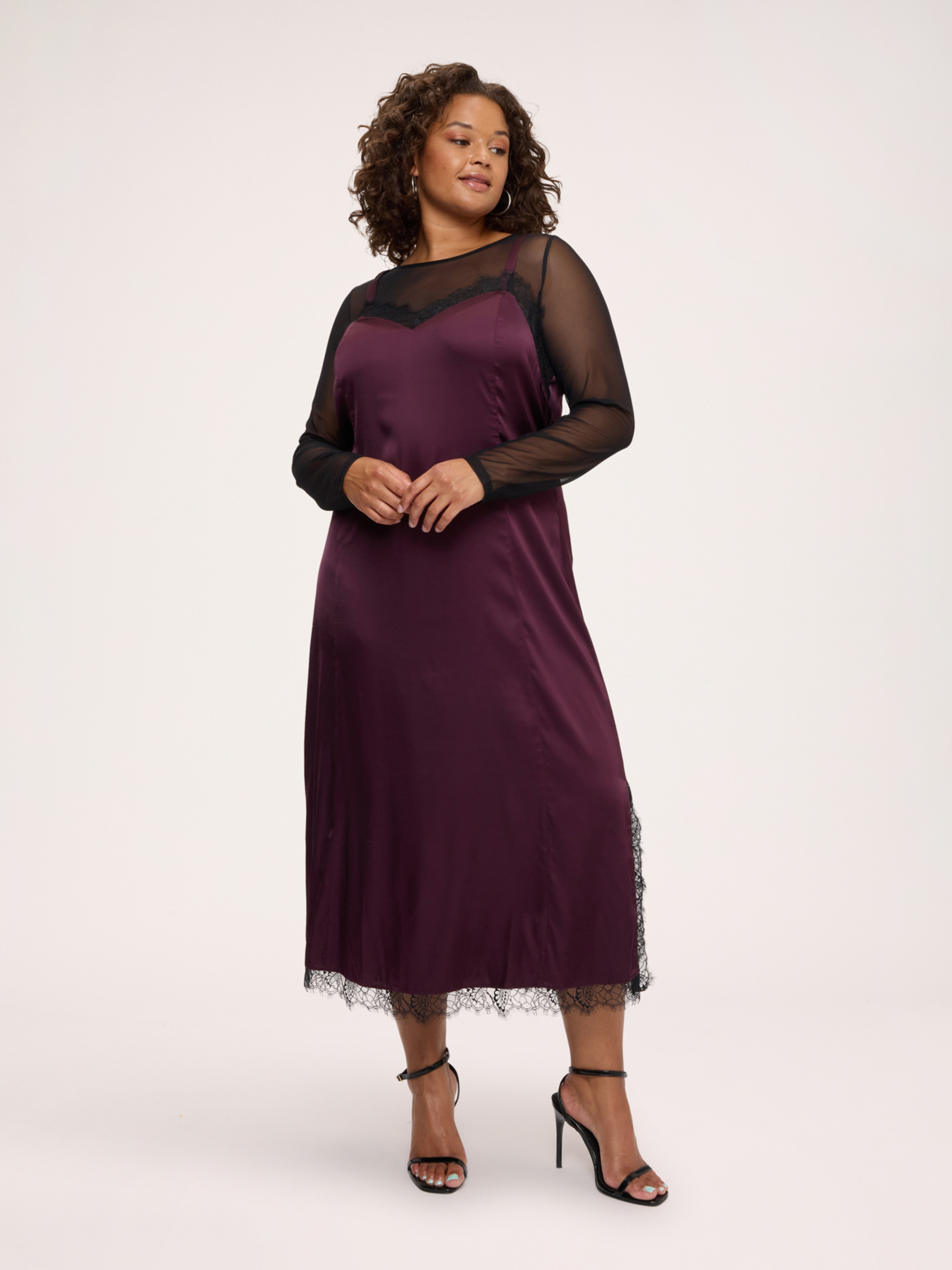 Robe nuisette avec inserts en tulle et dentelle, FIORELLA RUBINO