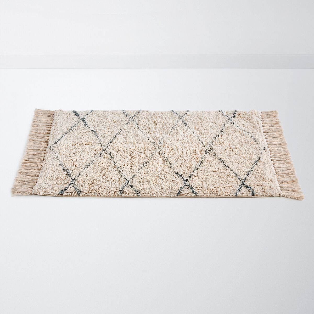 Product photograph of Fatouh Tufted Bath Mat 1600g M from La Redoute UK