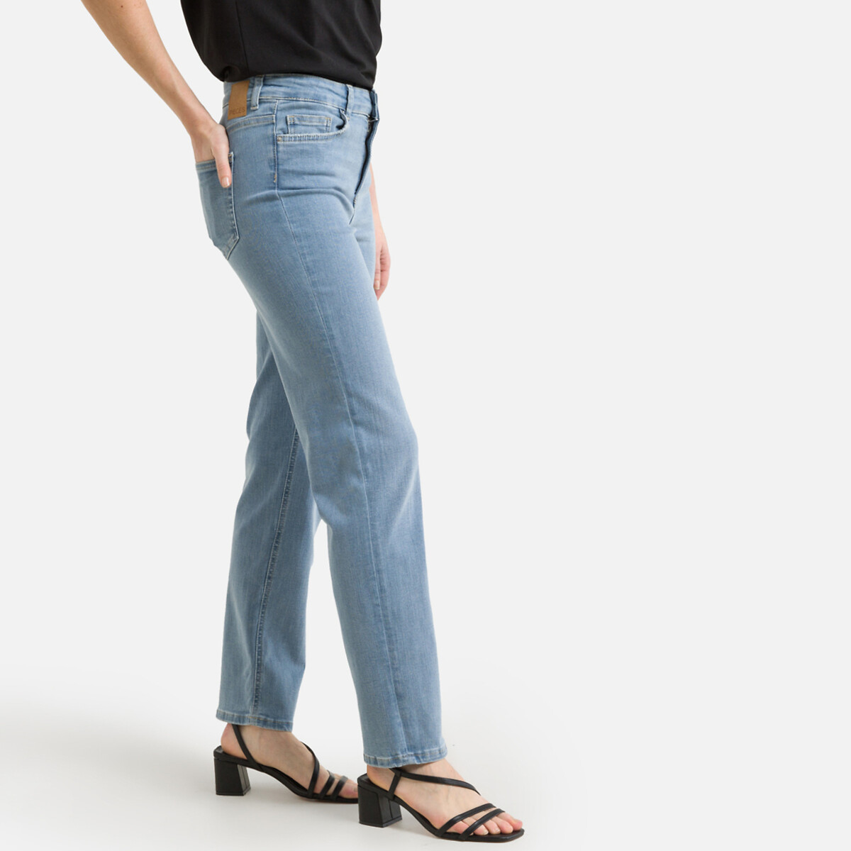 Straight Ankle Grazer Jeans in Mid Rise