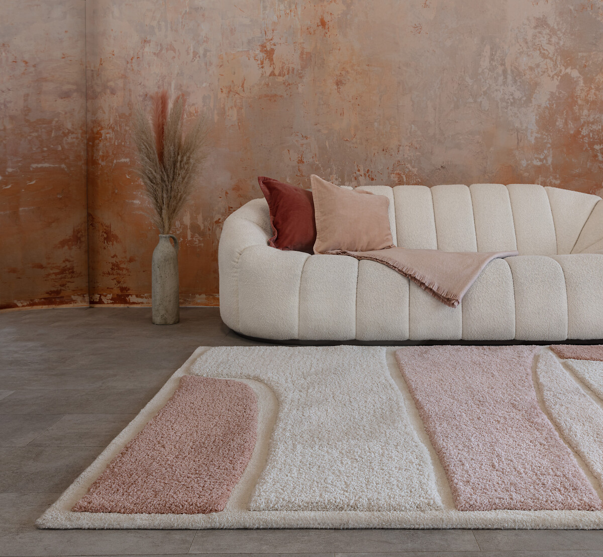 Tonal Abstract Shapes Rug, ÉDITÉ