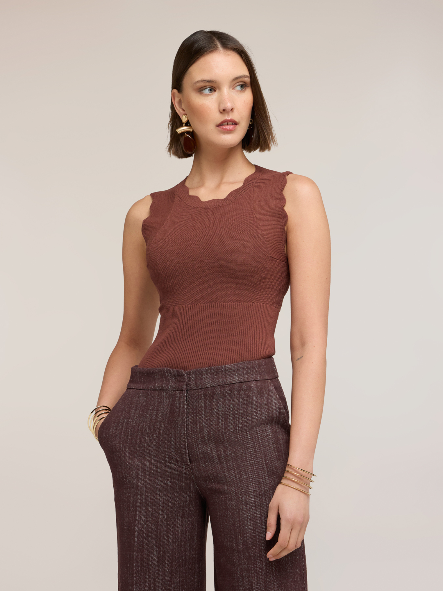 Pull avec bord festonné et découpe au dos, MOTIVI