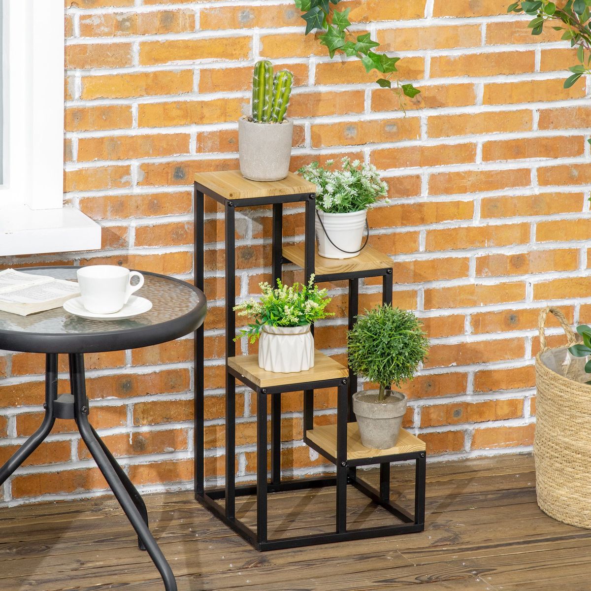 Aménagez un mini-jardin vertical sur votre balcon pour le Printemps