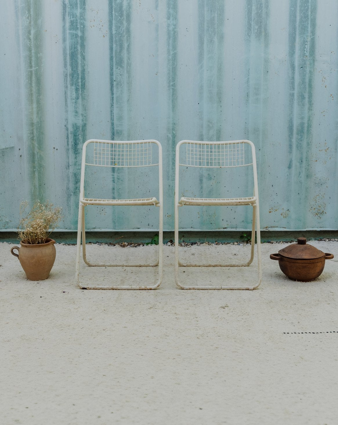 Paire de chaises en métal blanc Alma N°2014 - Bon état, DEBONGOUT