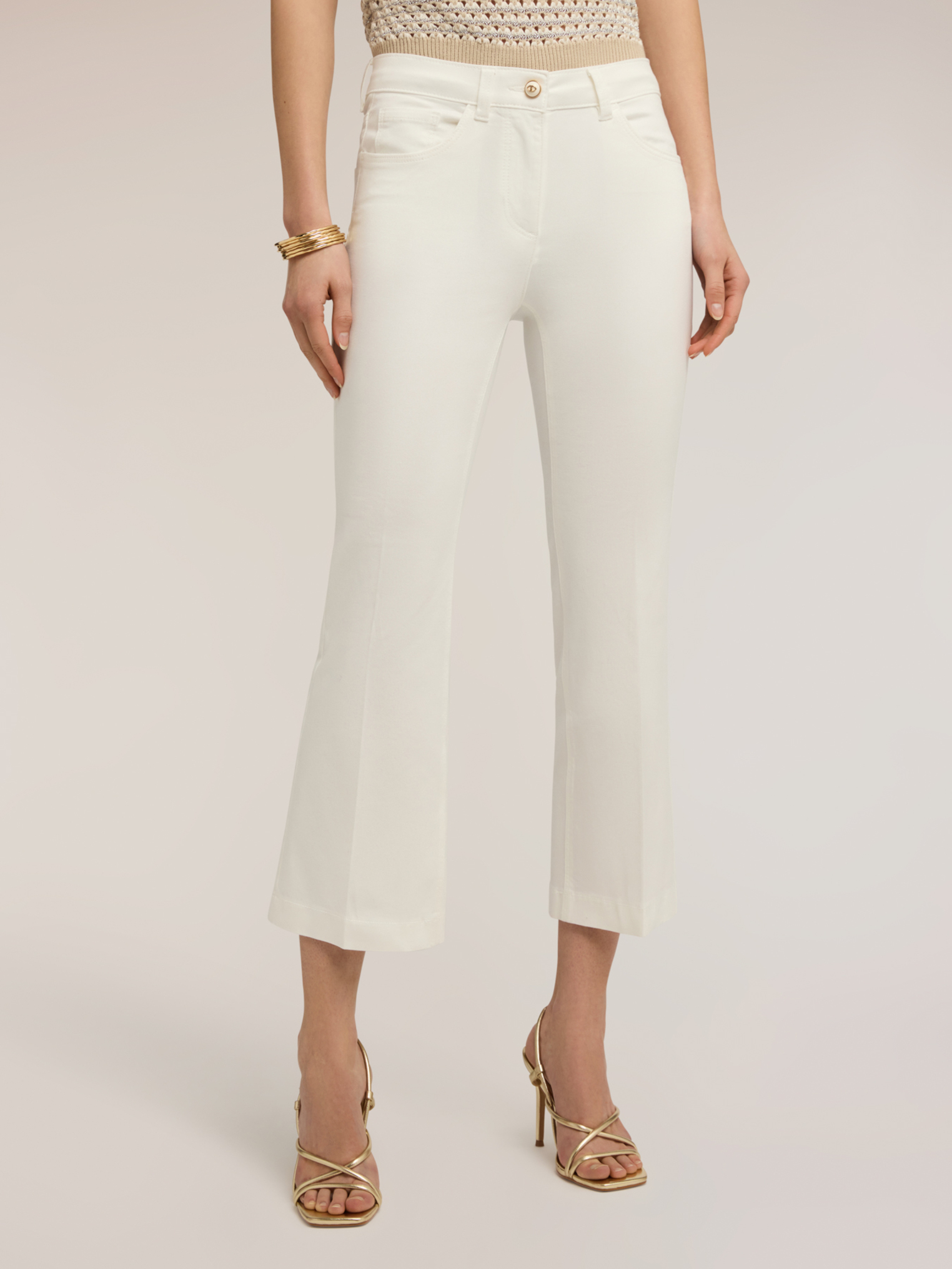 Pantalon kick flare, MOTIVI