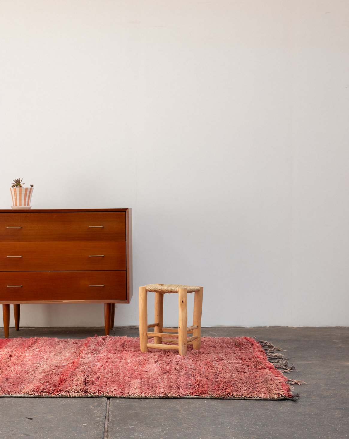 Tapis épais rouge en laine Olivier N°33 - Bon état, DEBONGOUT