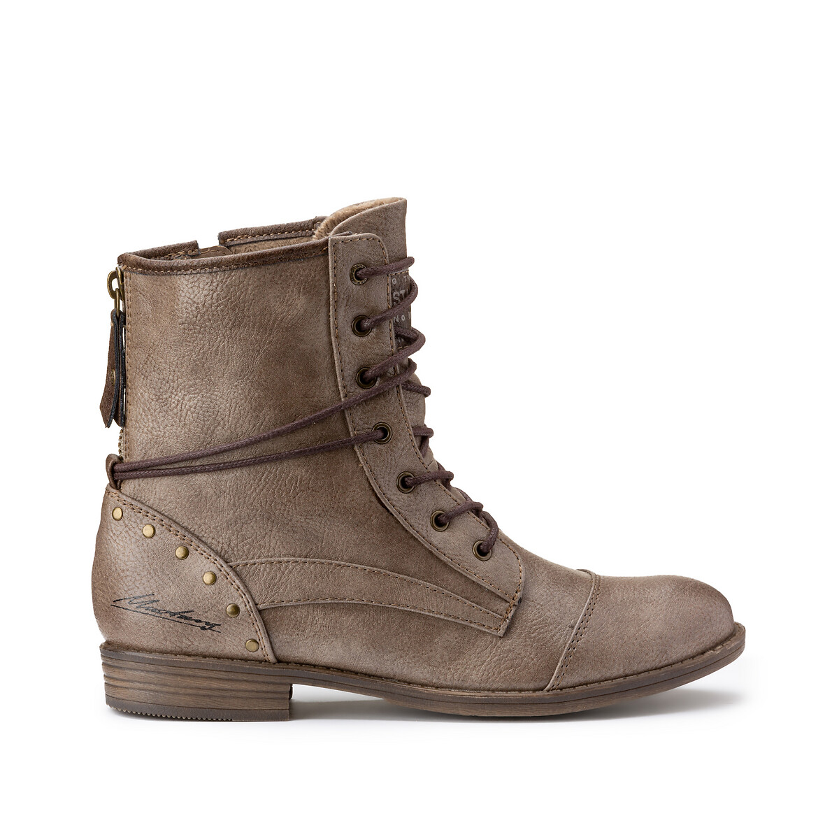 Botas com atacadores