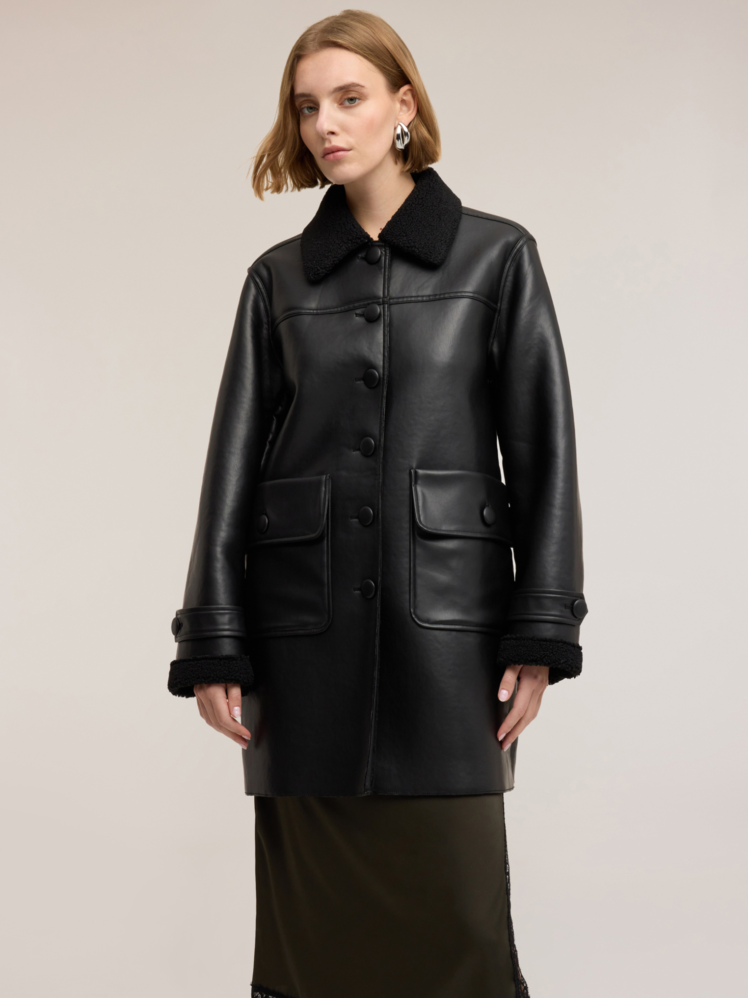 Manteau effet mouton retourné, MOTIVI